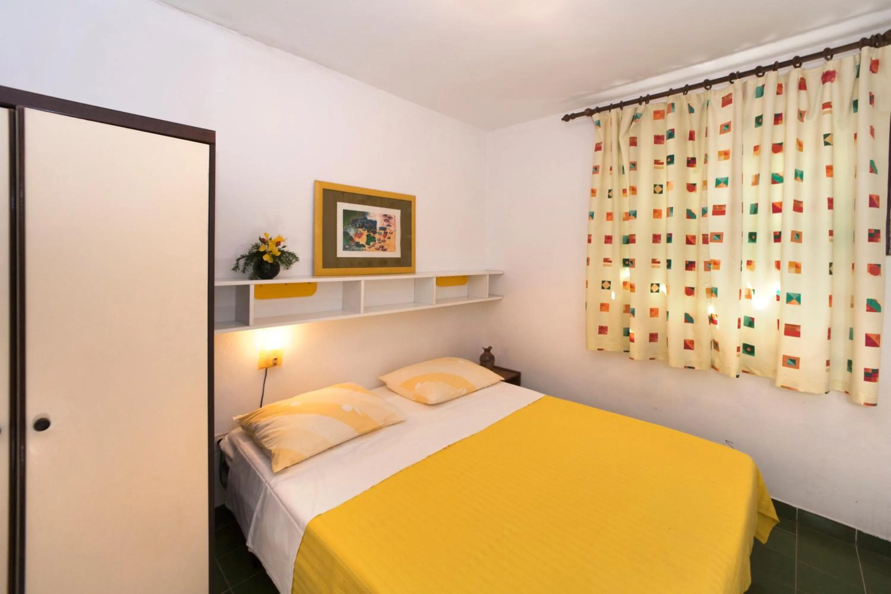 Bed in Apartments Mladenka
