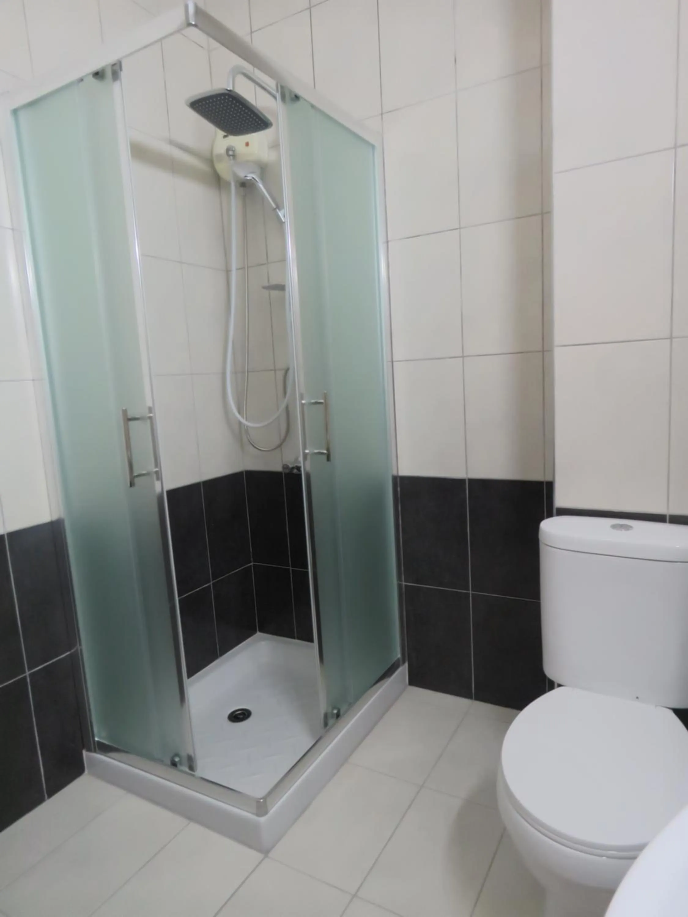 Shower in Polyxeni Hotel Apartments