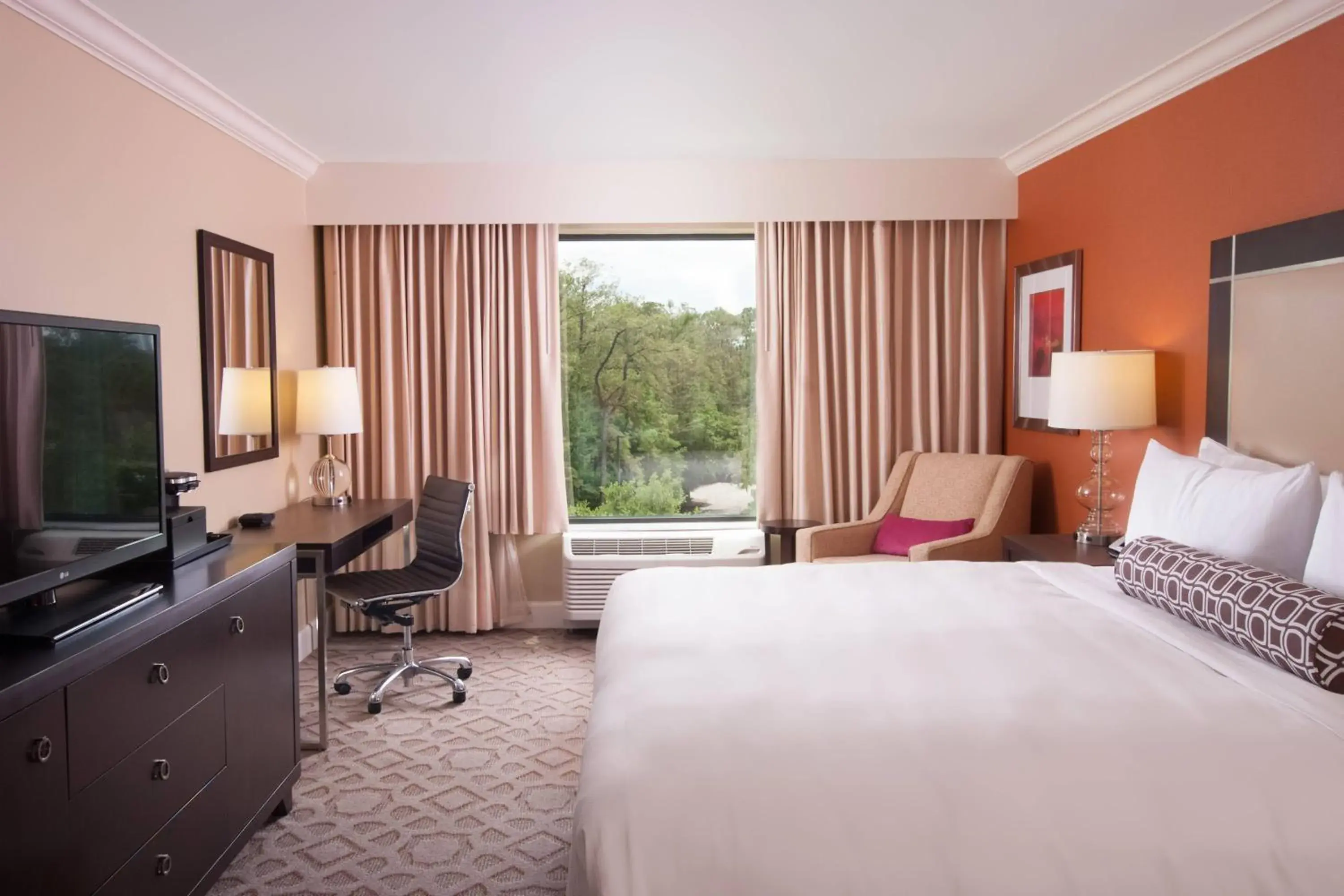 King Room in Delta Hotels by Marriott Orlando Lake Buena Vista King Room in Delta Hotels by Marriott Orlando Lake Buena Vista