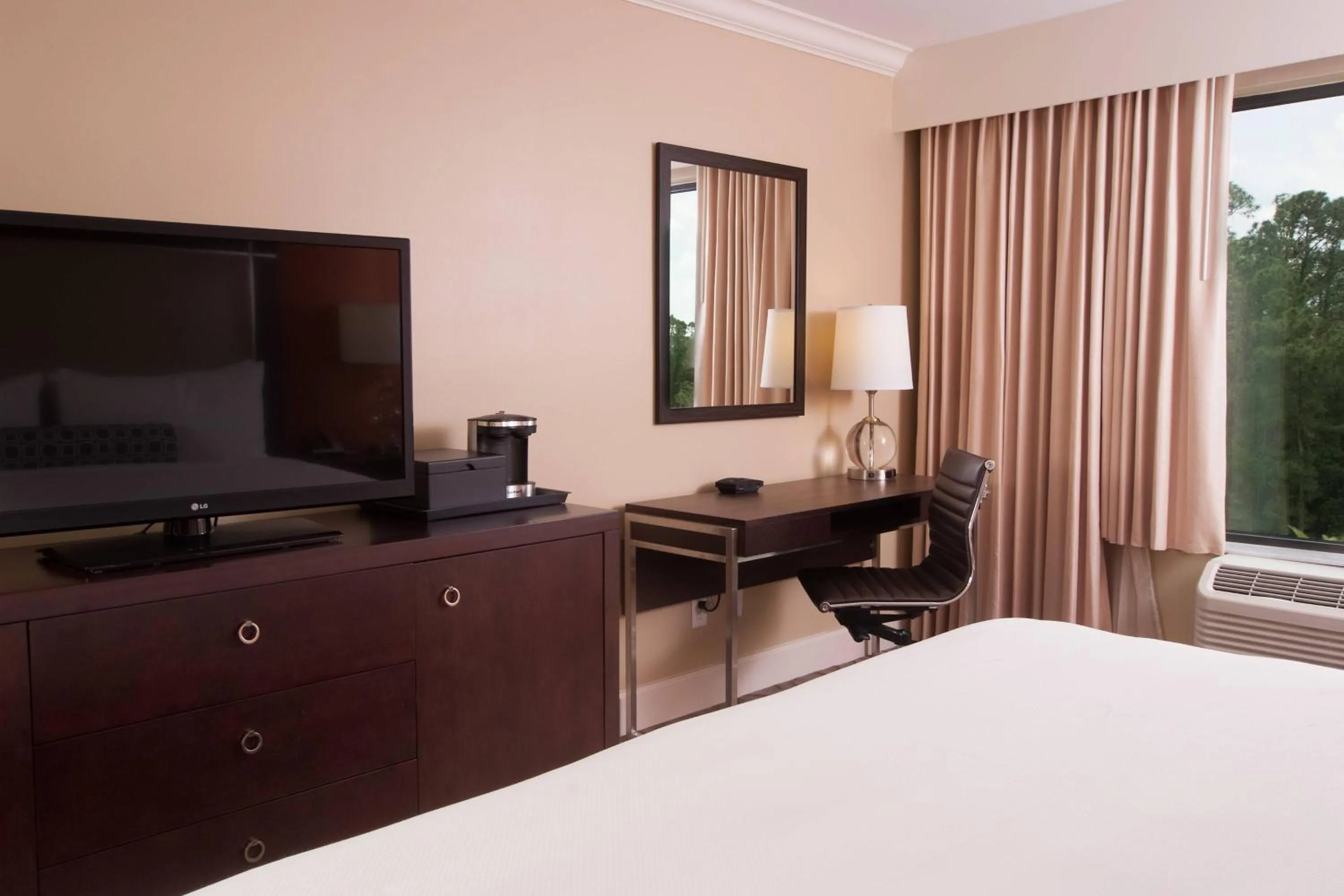 Photo of the whole room, Bed in Delta Hotels by Marriott Orlando Lake Buena Vista