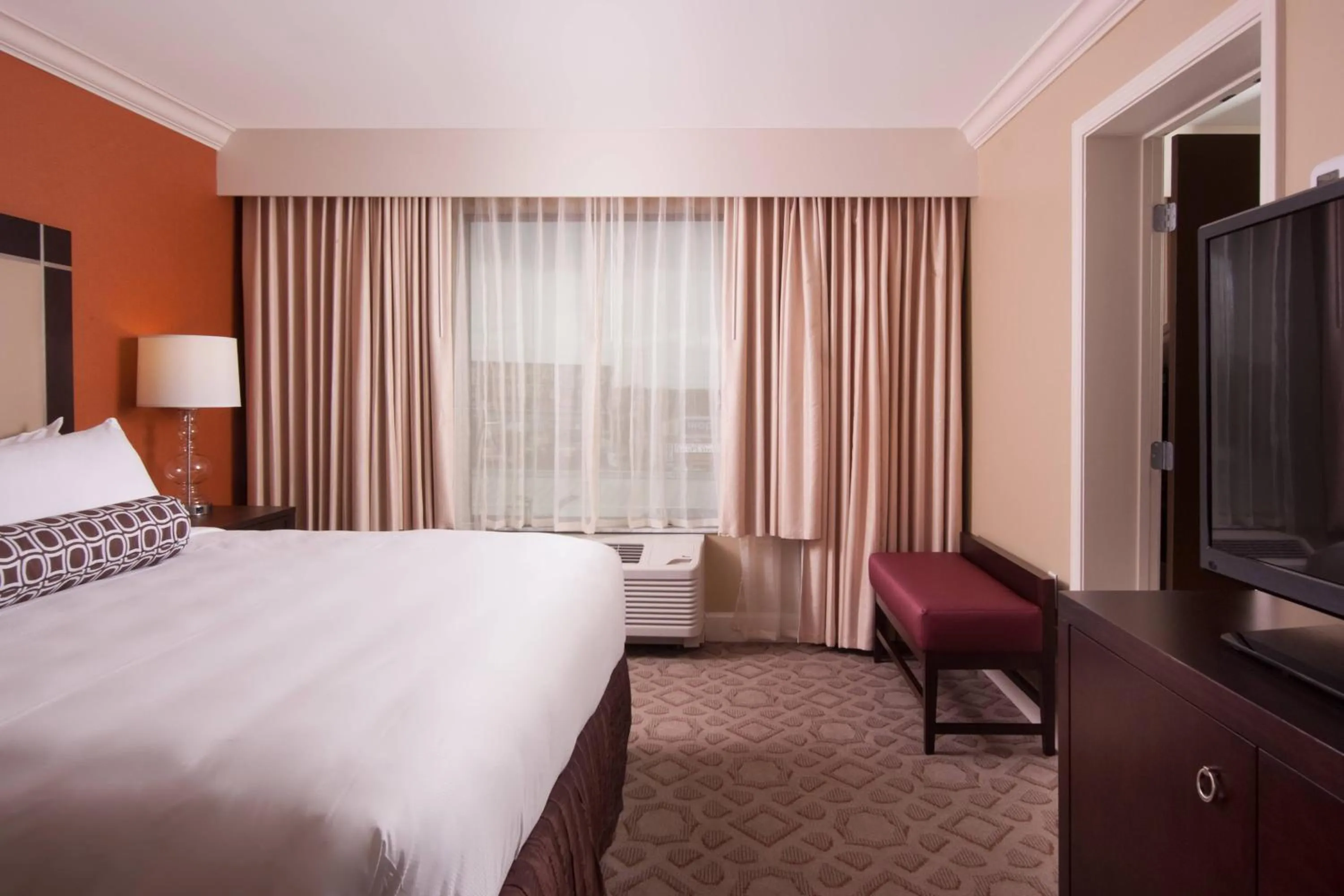 Bedroom, Bed in Delta Hotels by Marriott Orlando Lake Buena Vista