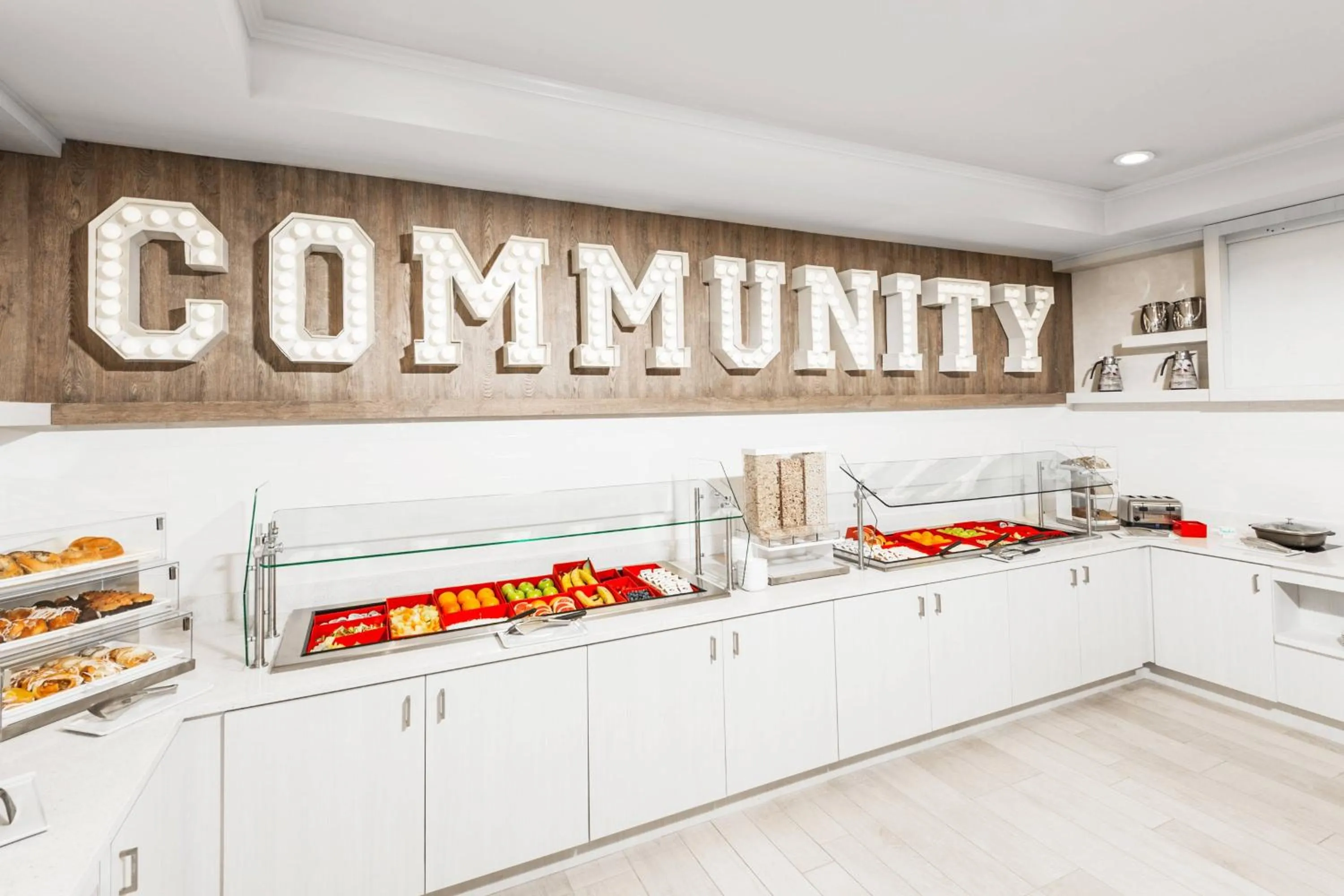 Restaurant/places to eat in Delta Hotels by Marriott Orlando Lake Buena Vista