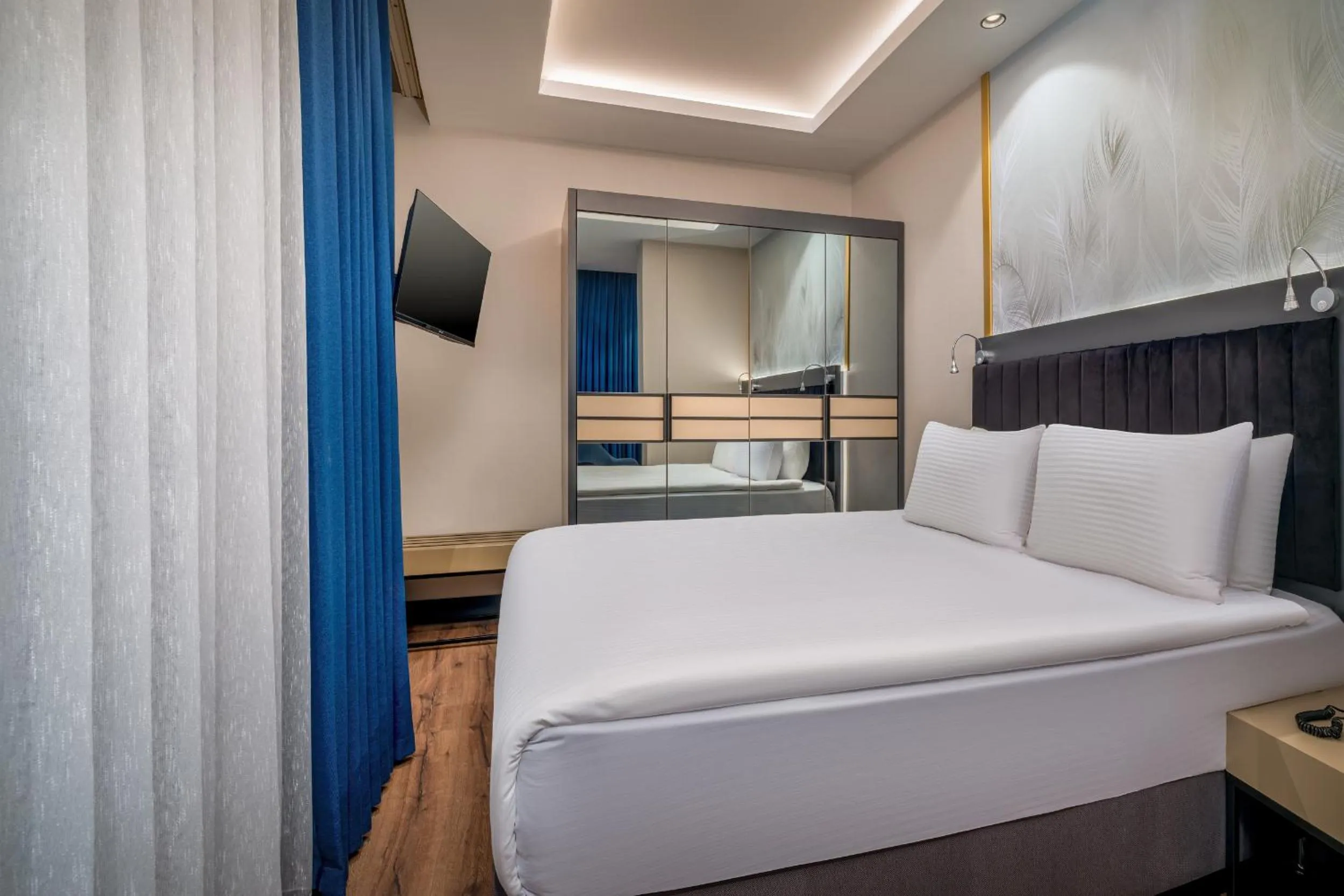 Bedroom, Bed in Best Western Premier Hidden Hills Hotel