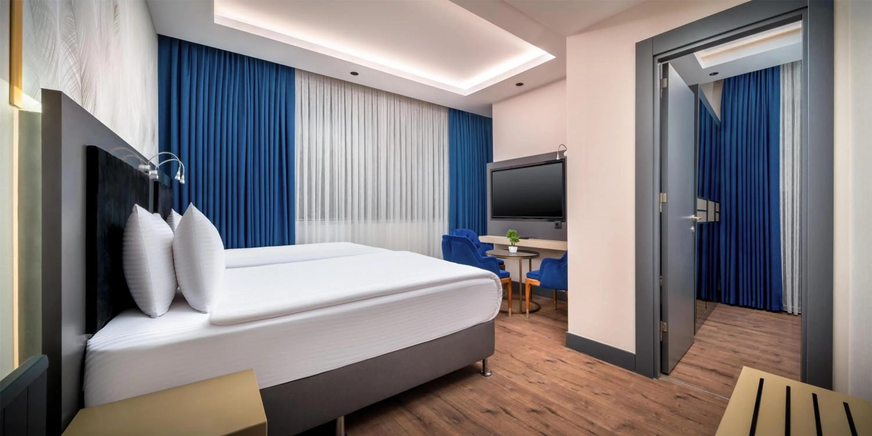 Bedroom, Bed in Best Western Premier Hidden Hills Hotel