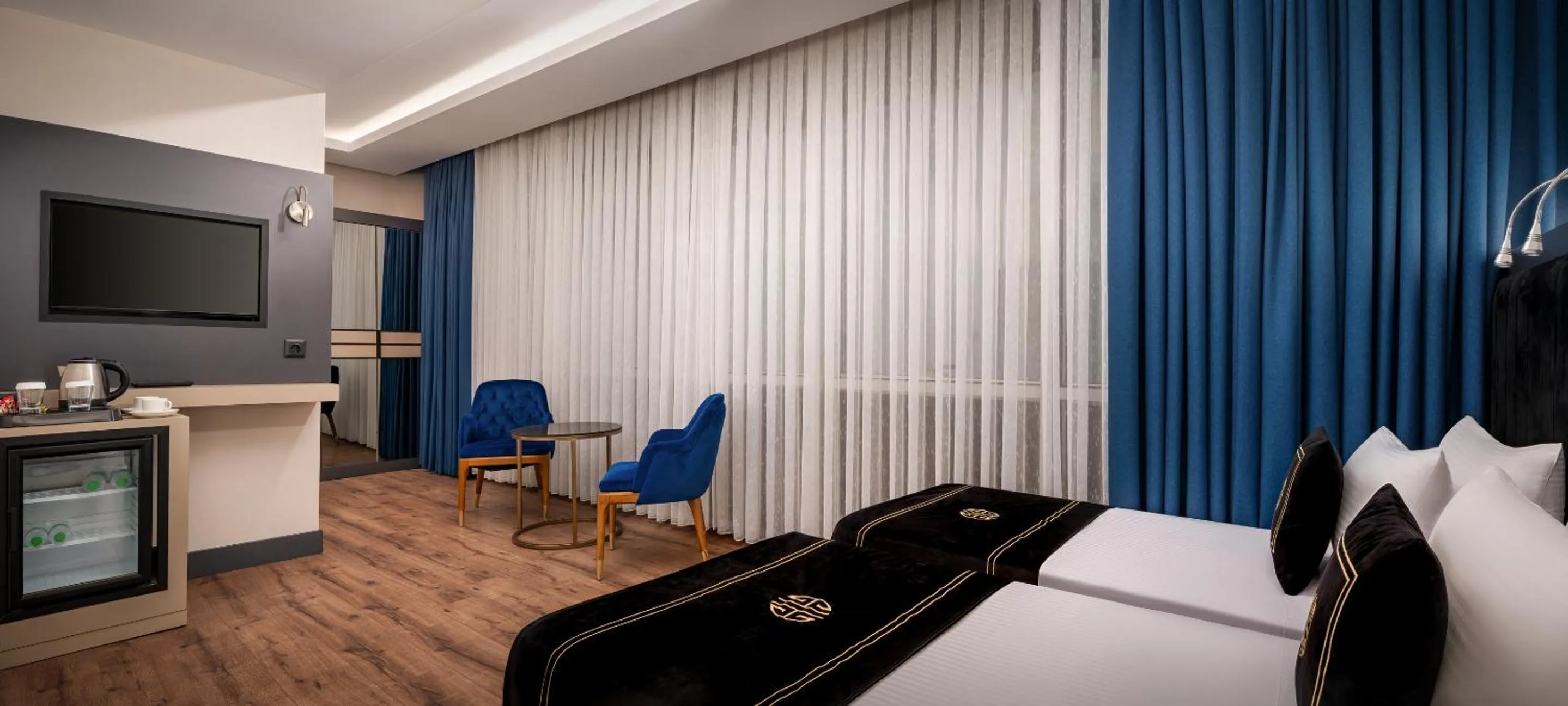 Photo of the whole room, Bed in Best Western Premier Hidden Hills Hotel