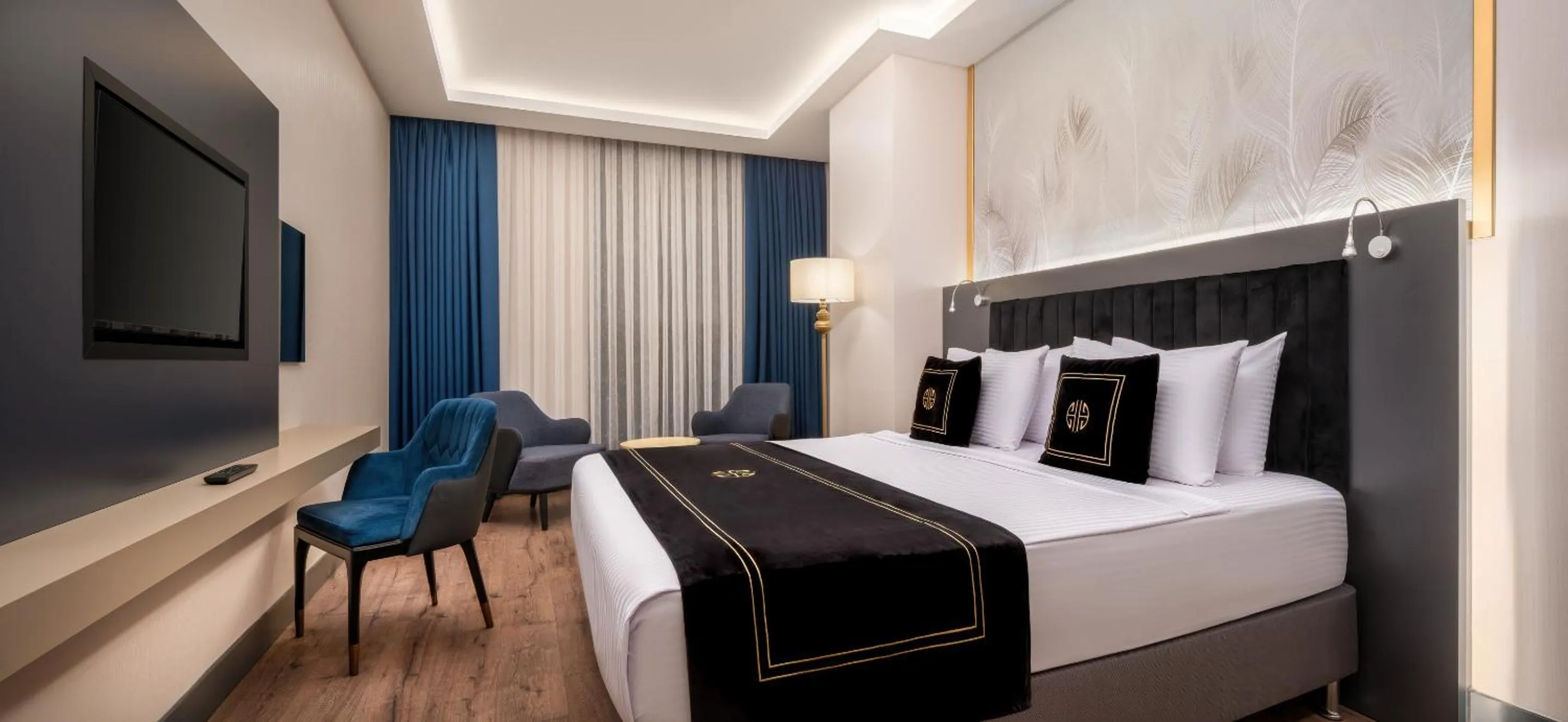 Photo of the whole room, Bed in Best Western Premier Hidden Hills Hotel