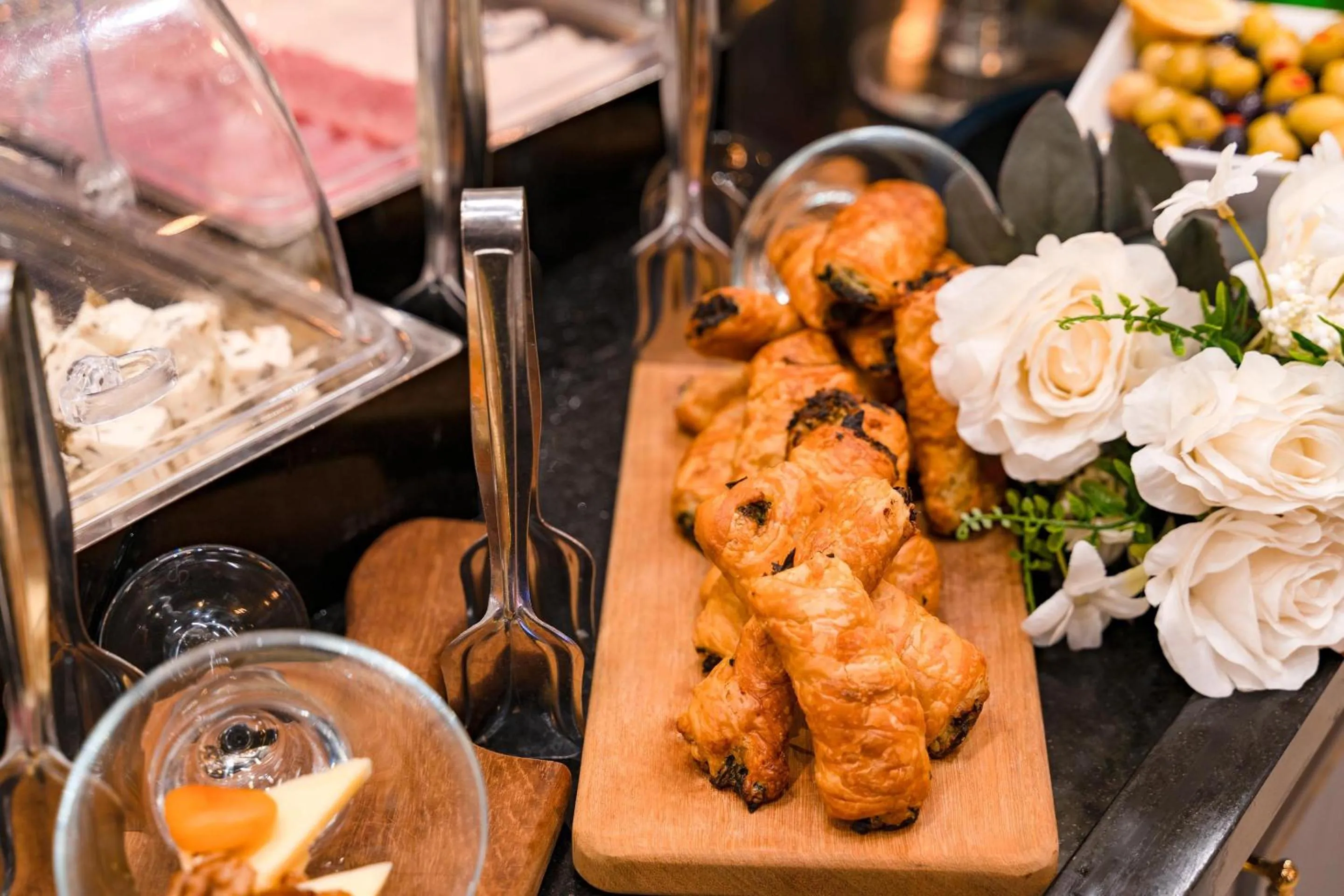 Restaurant/places to eat in Best Western Premier Hidden Hills Hotel