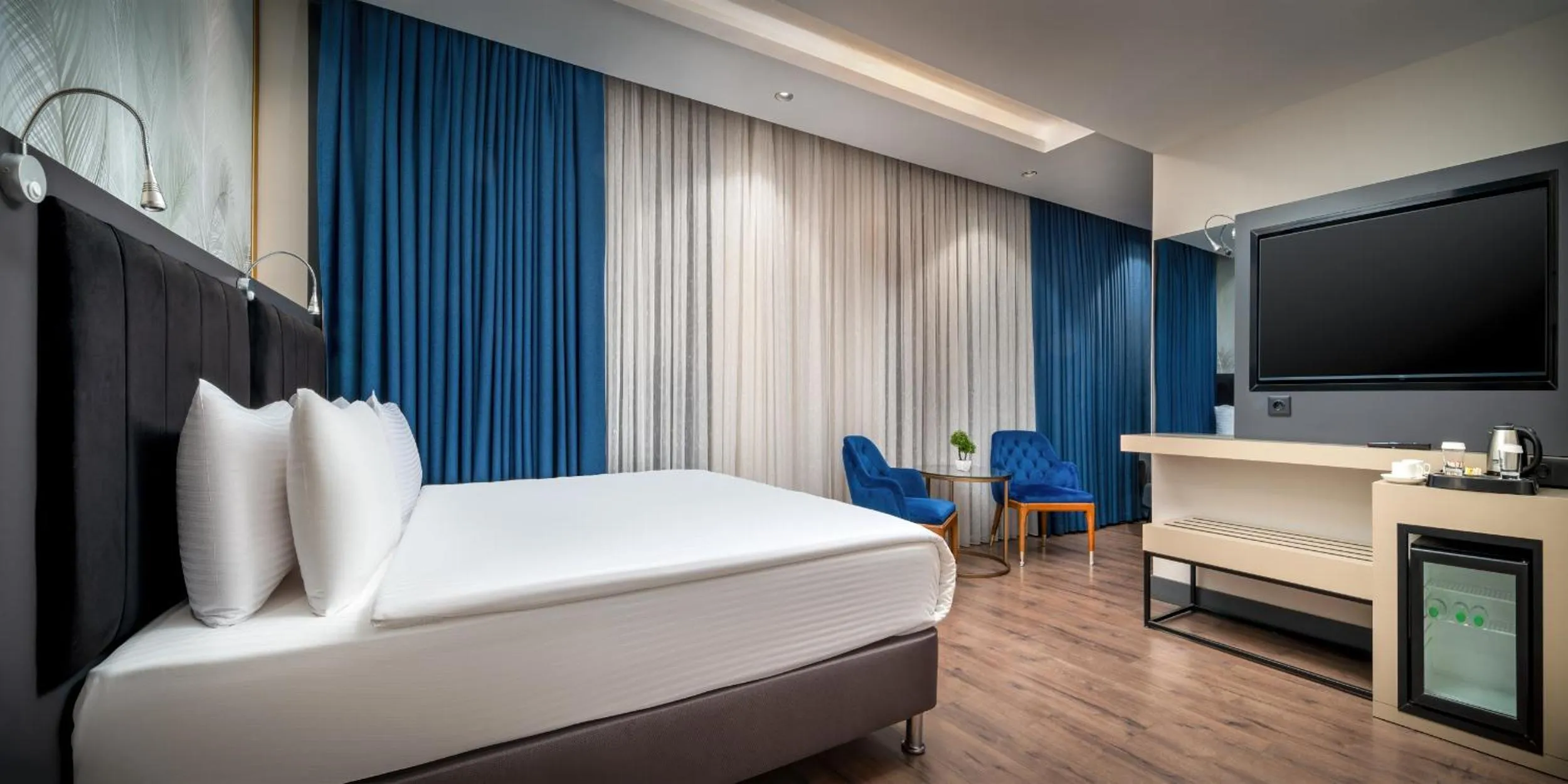 Bed in Best Western Premier Hidden Hills Hotel