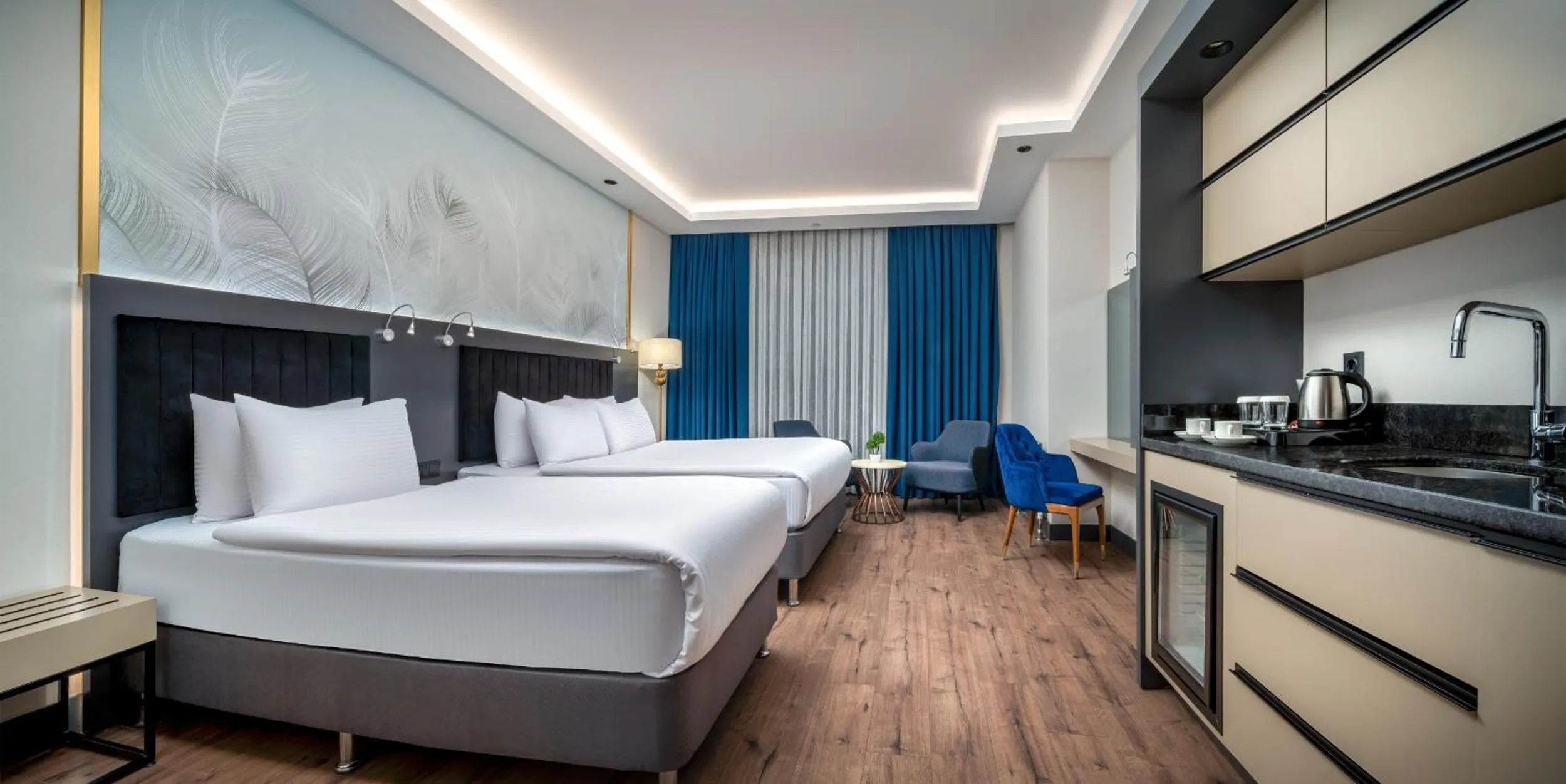 Photo of the whole room, Bed in Best Western Premier Hidden Hills Hotel