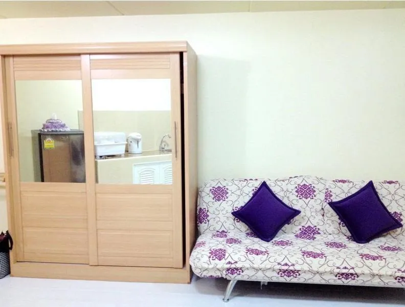 Seating area, Bed in SK Muang Thong Thani