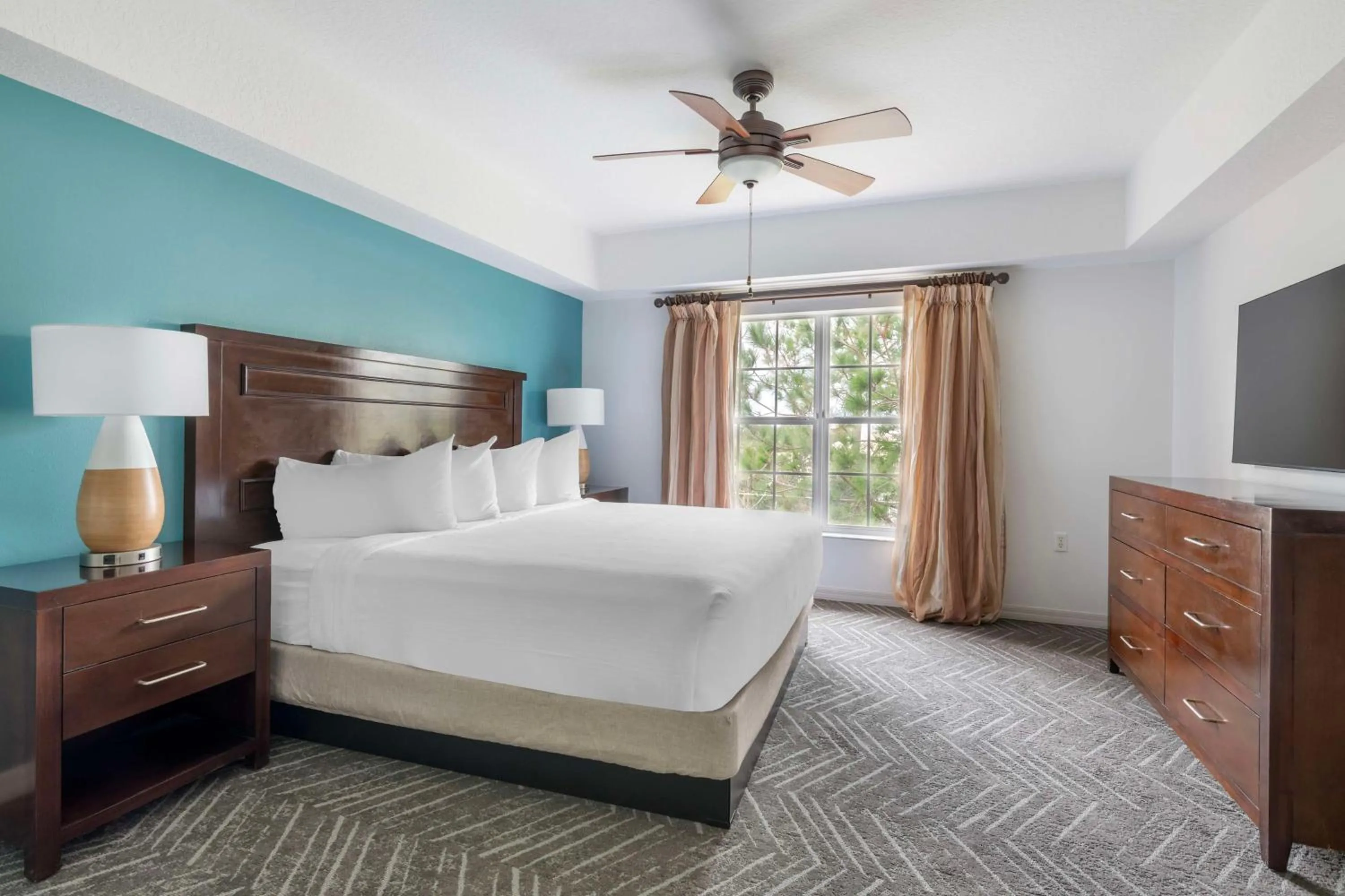 Bed in Hilton Vacation Club Aqua Sol Orlando West