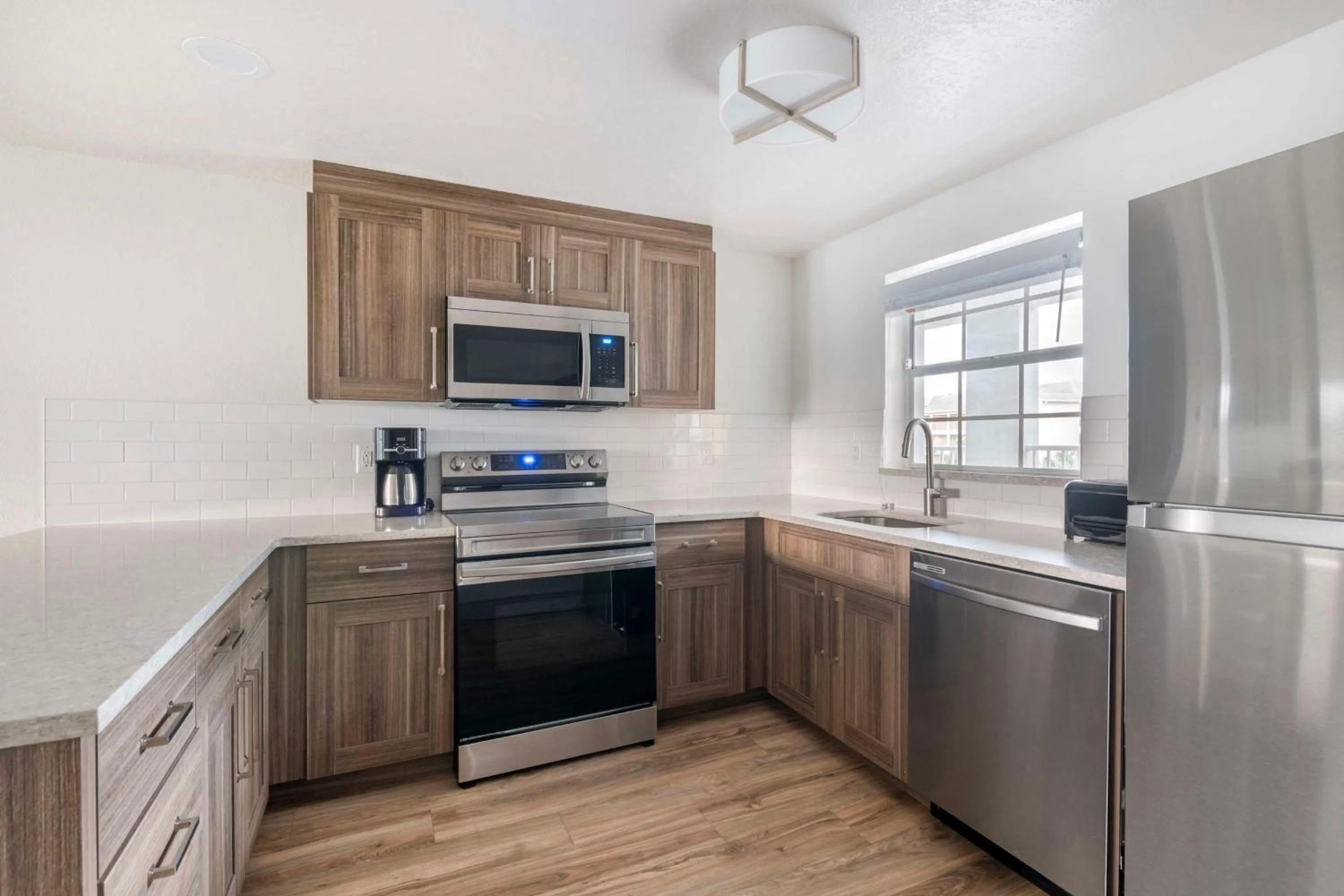 Kitchen or kitchenette in Hilton Vacation Club Aqua Sol Orlando West