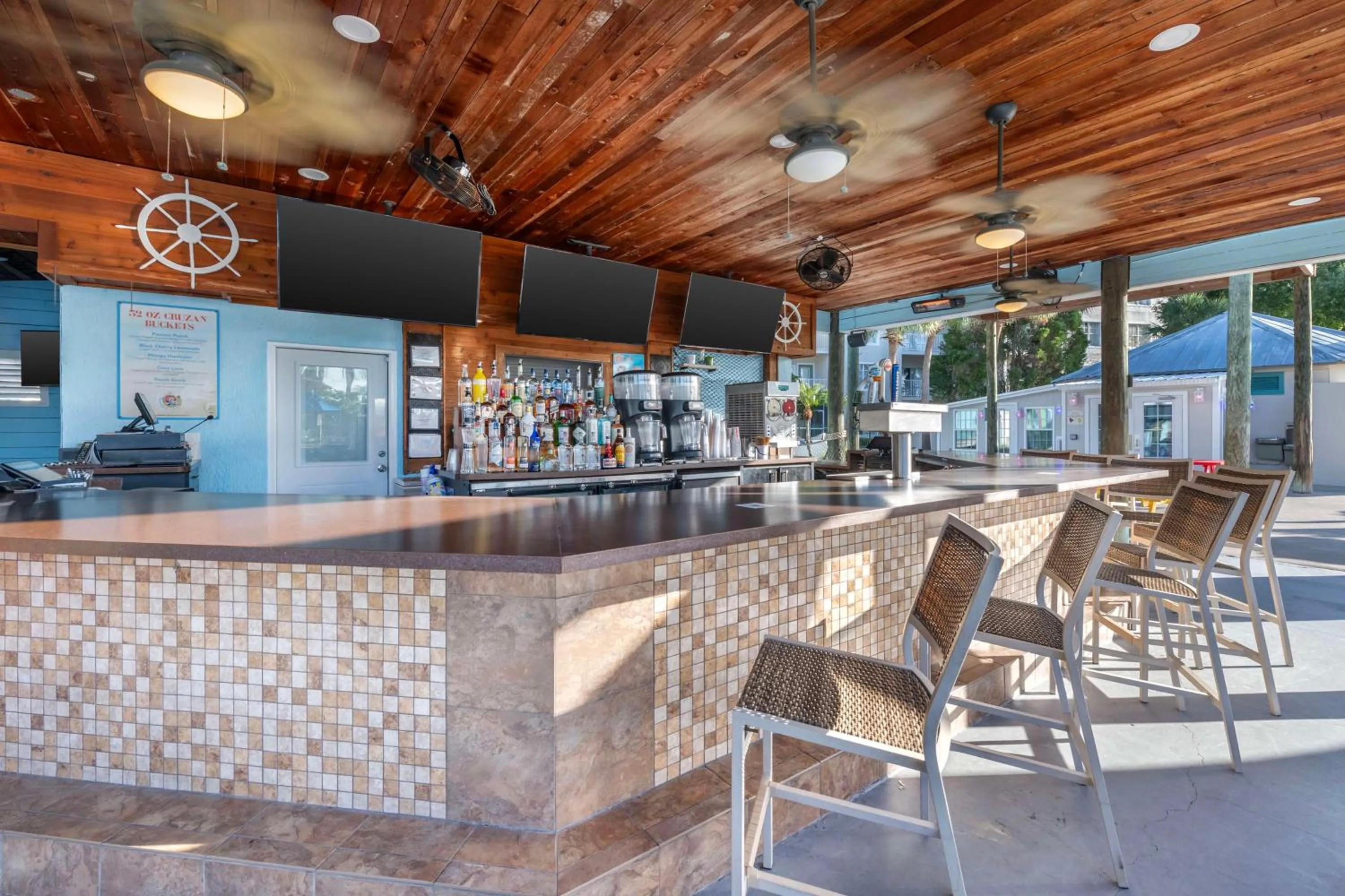 Lounge or bar in Hilton Vacation Club Aqua Sol Orlando West