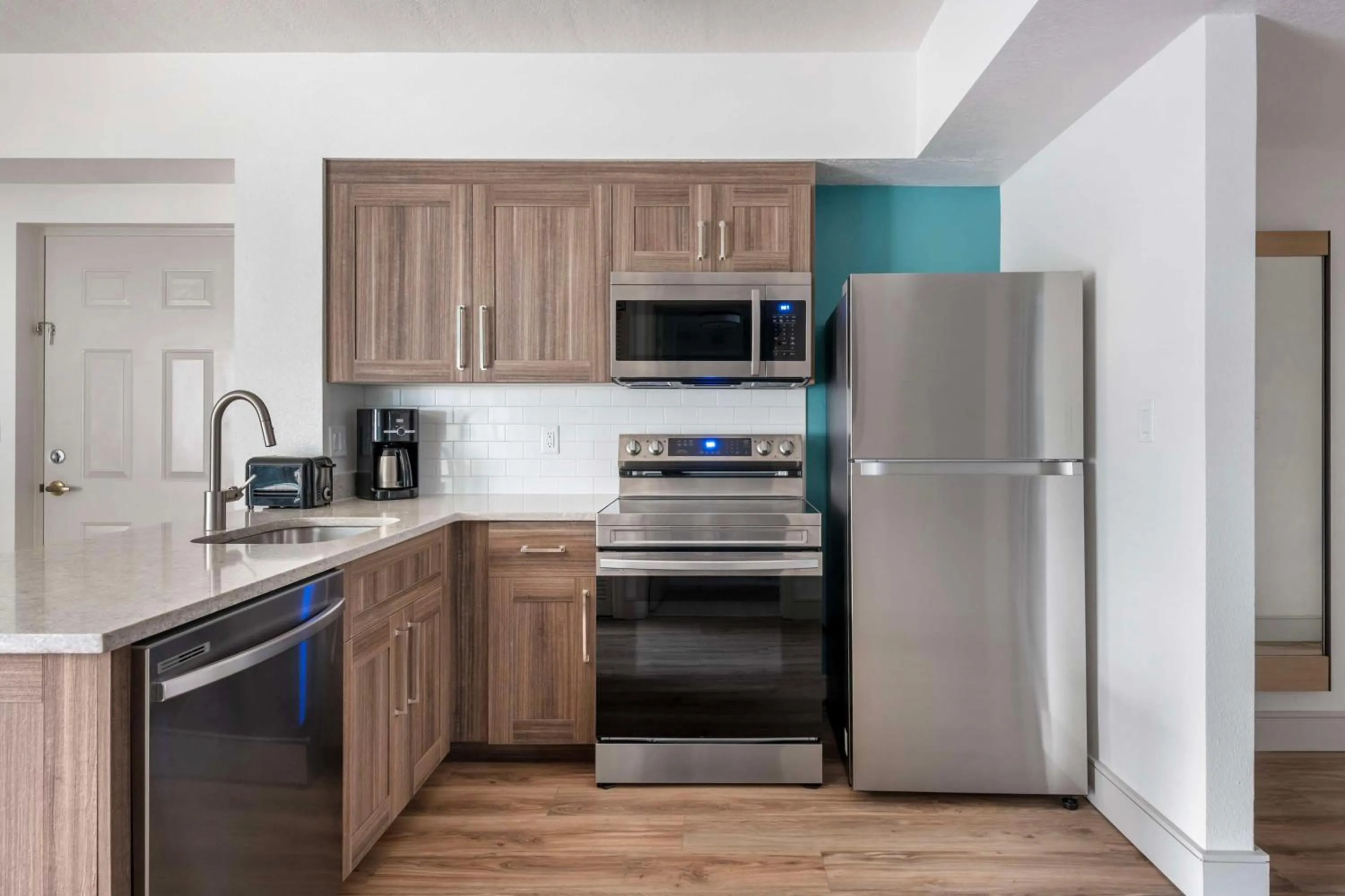 Kitchen or kitchenette in Hilton Vacation Club Aqua Sol Orlando West