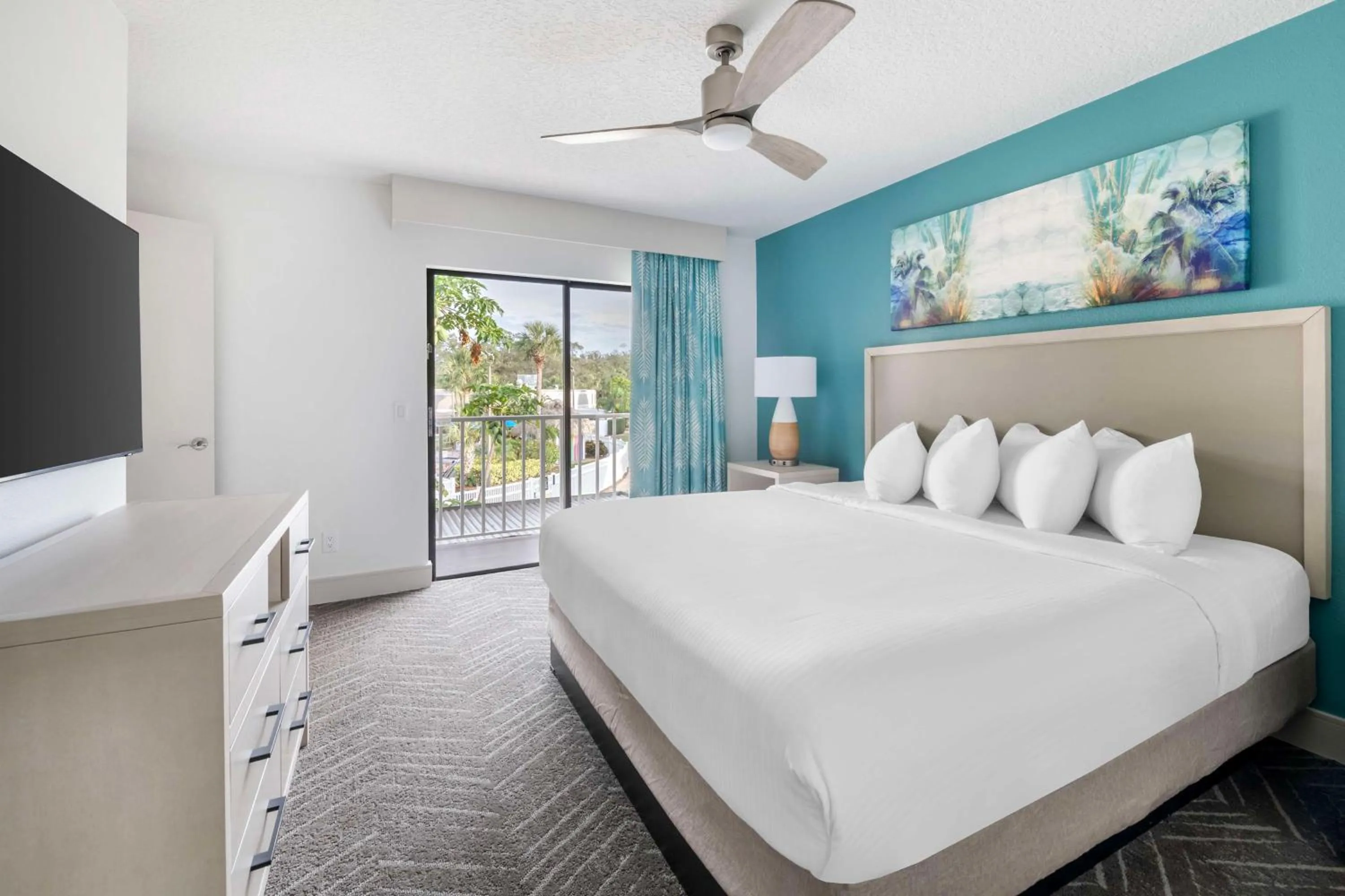 Bed in Hilton Vacation Club Aqua Sol Orlando West