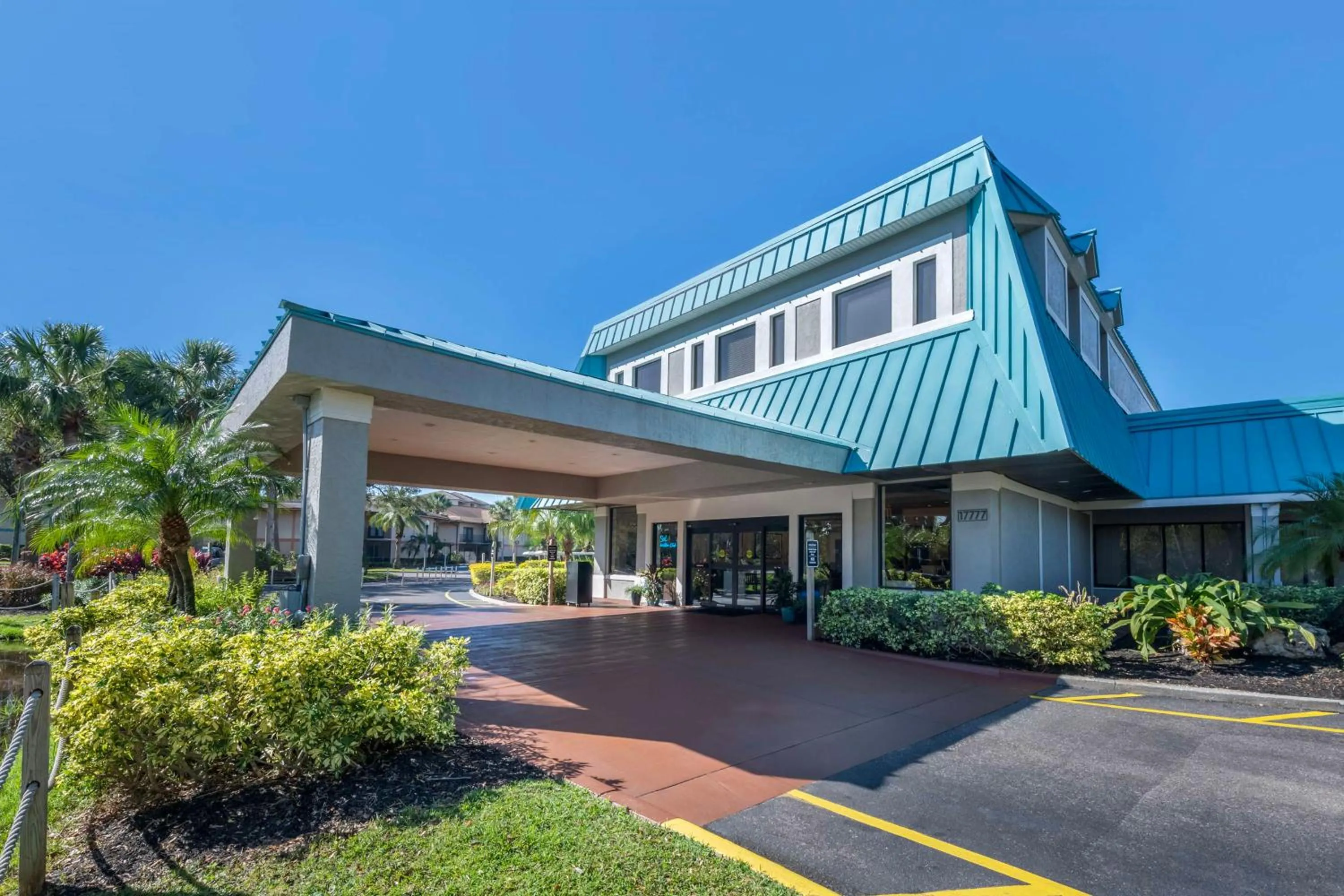 Property building in Hilton Vacation Club Aqua Sol Orlando West