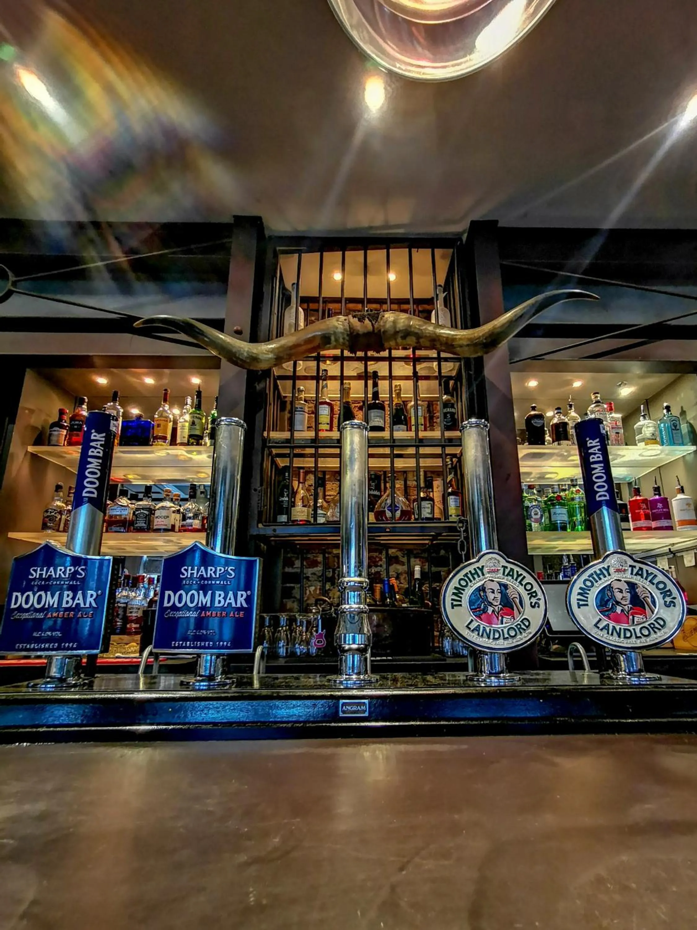 OX Hotel, Bar, & Grill