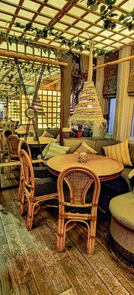 OX Hotel, Bar, & Grill