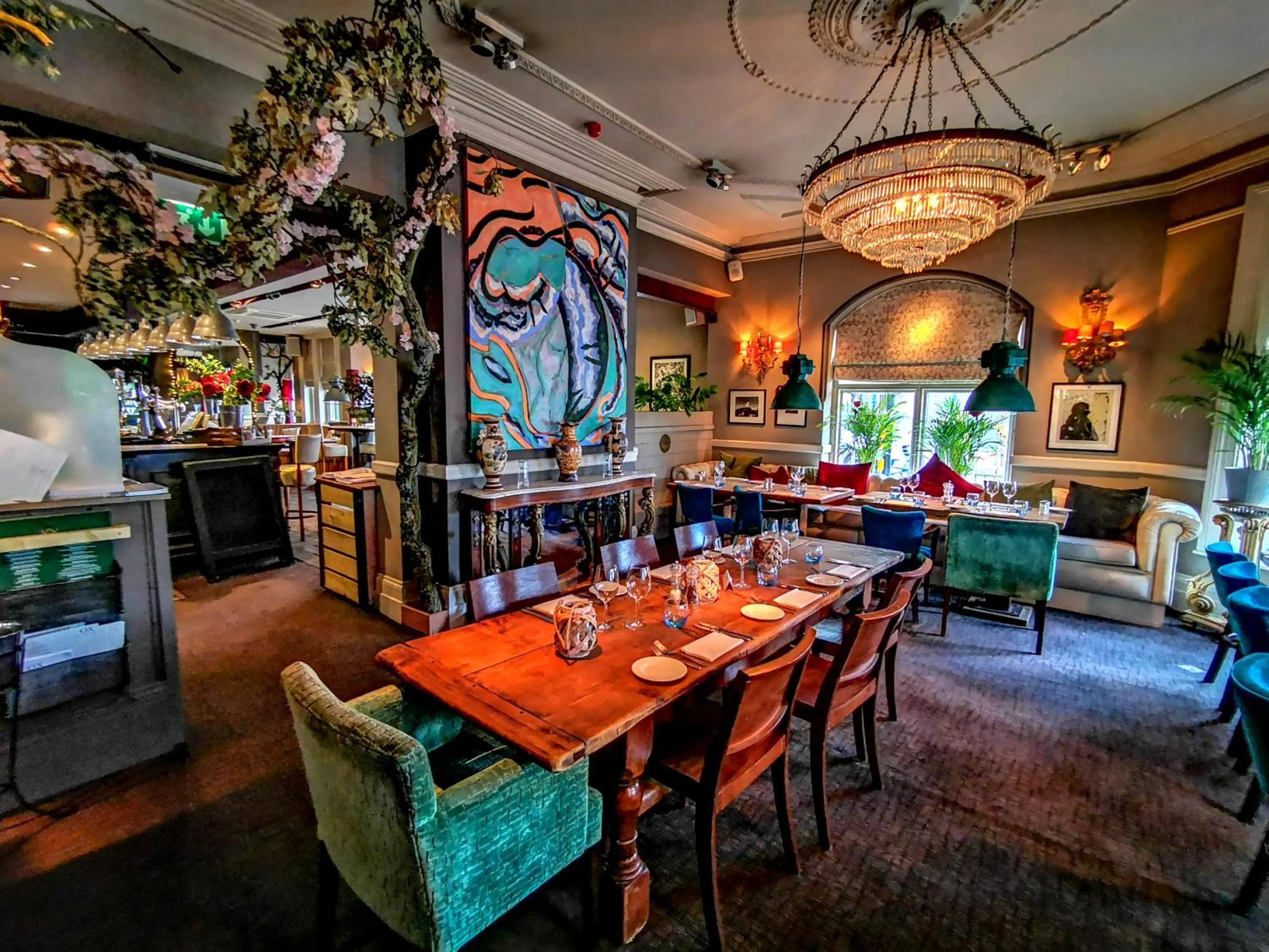 OX Hotel, Bar, & Grill