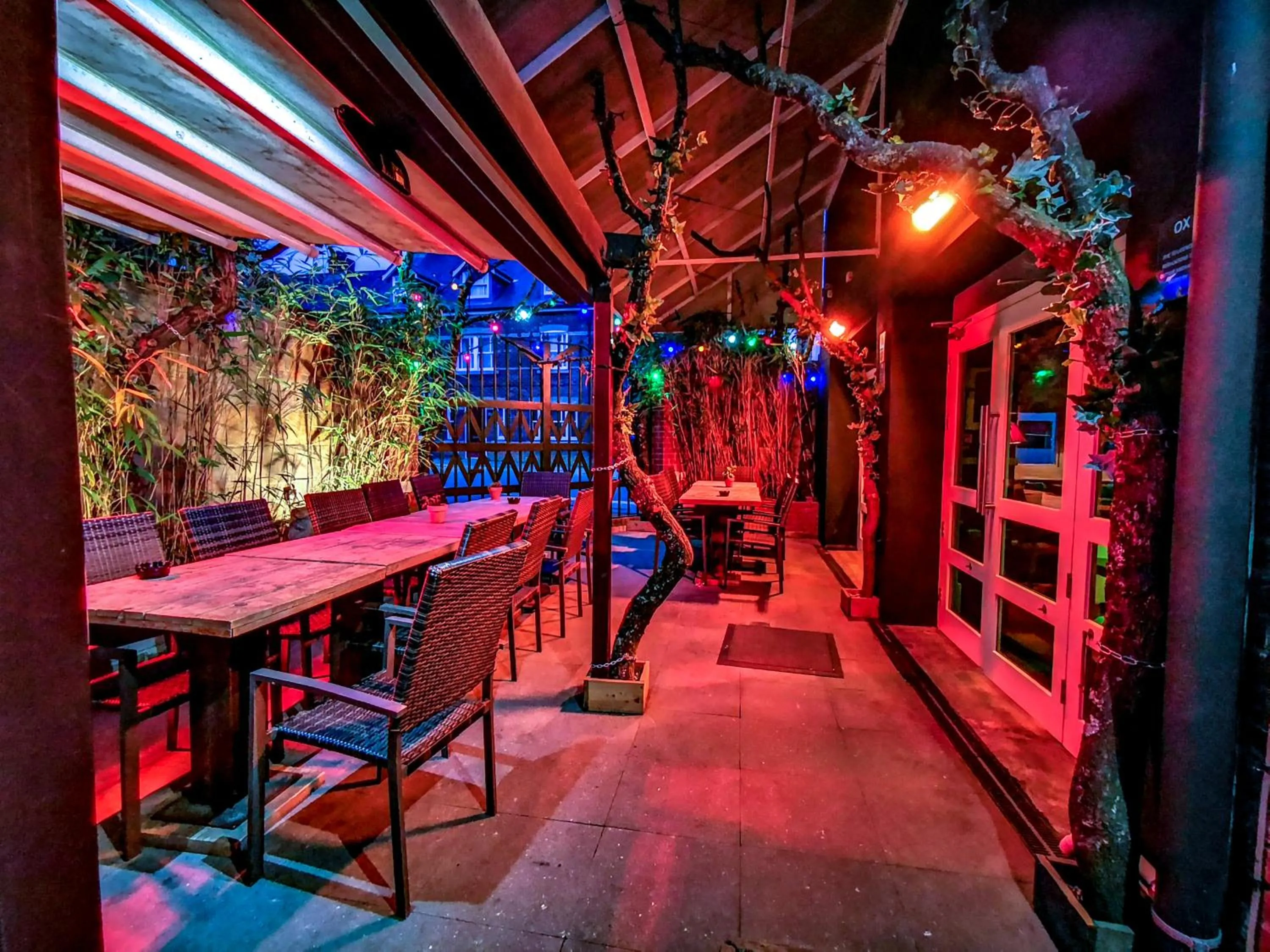 OX Hotel, Bar, & Grill