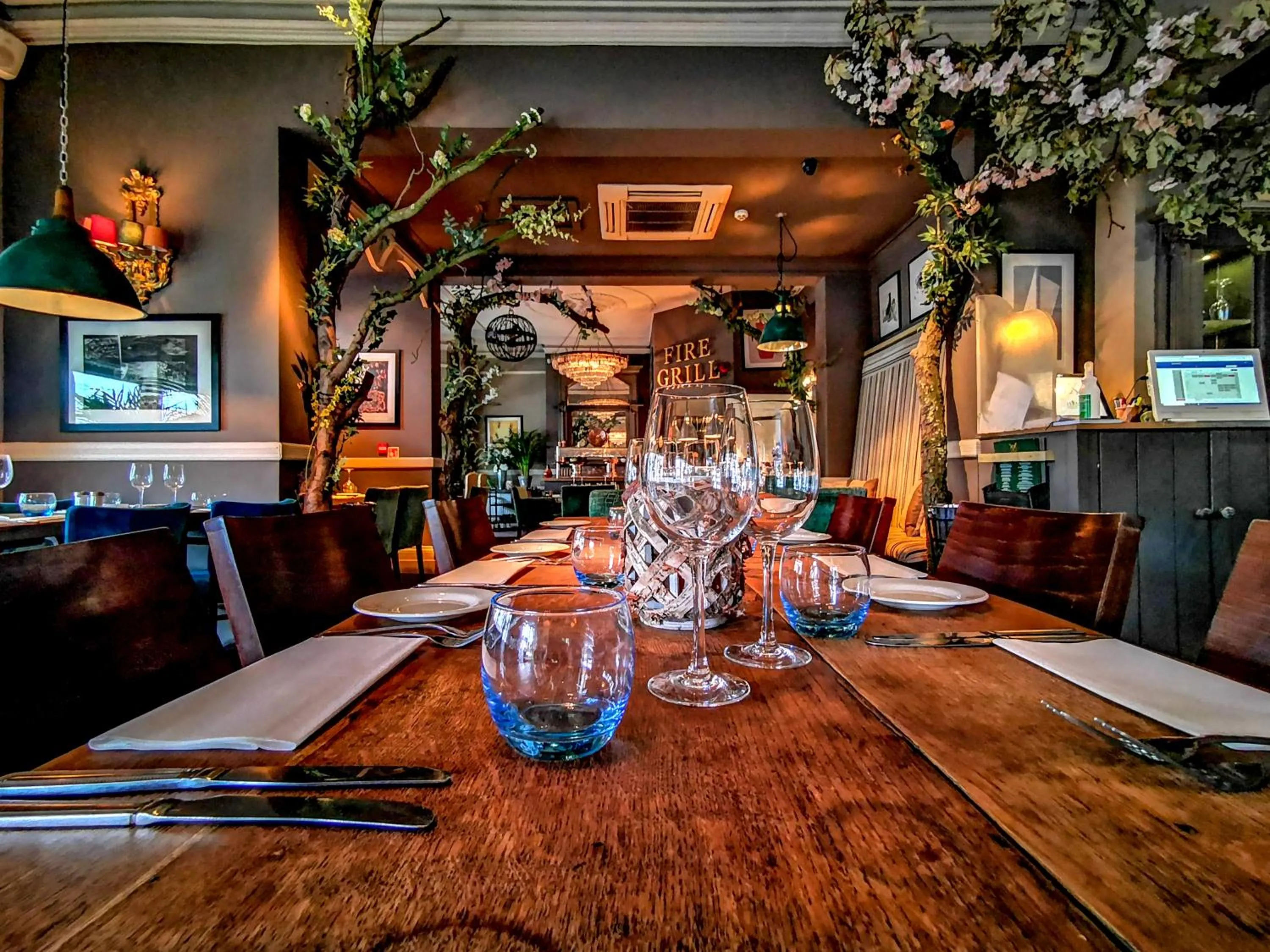 OX Hotel, Bar, & Grill