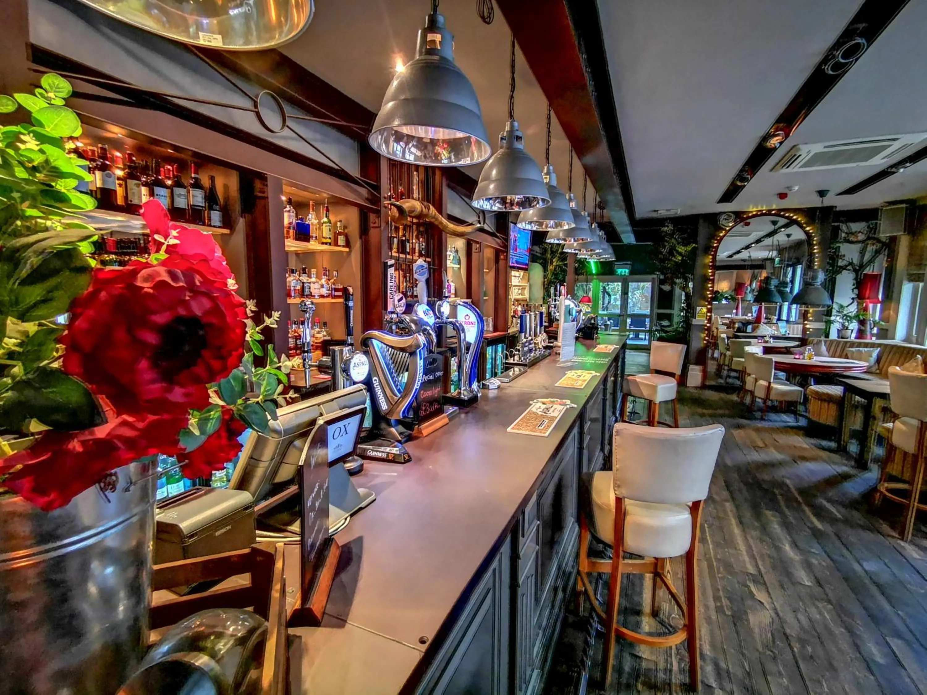 OX Hotel, Bar, & Grill