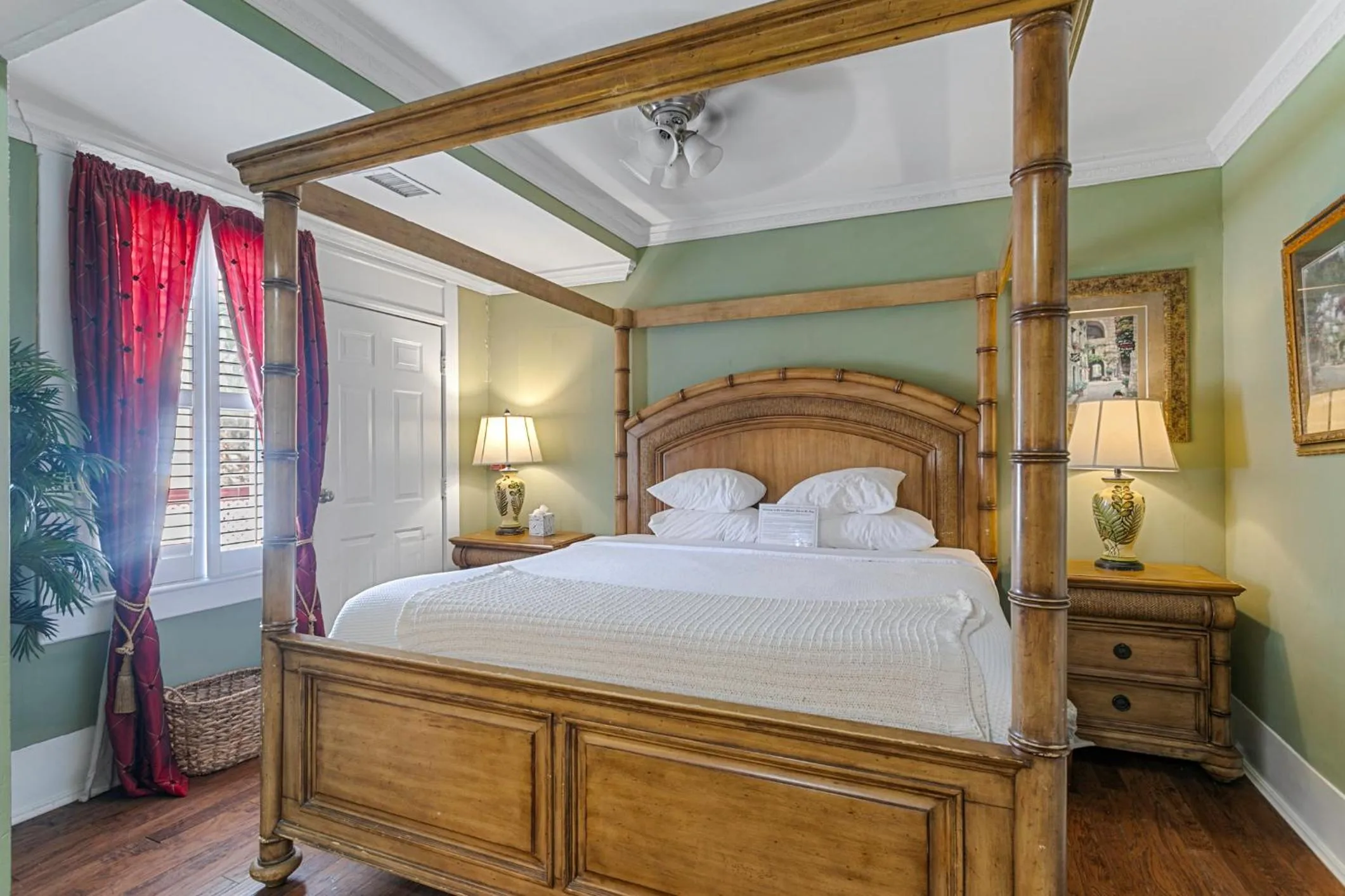 Bed in Casablanca Inn on the Bay