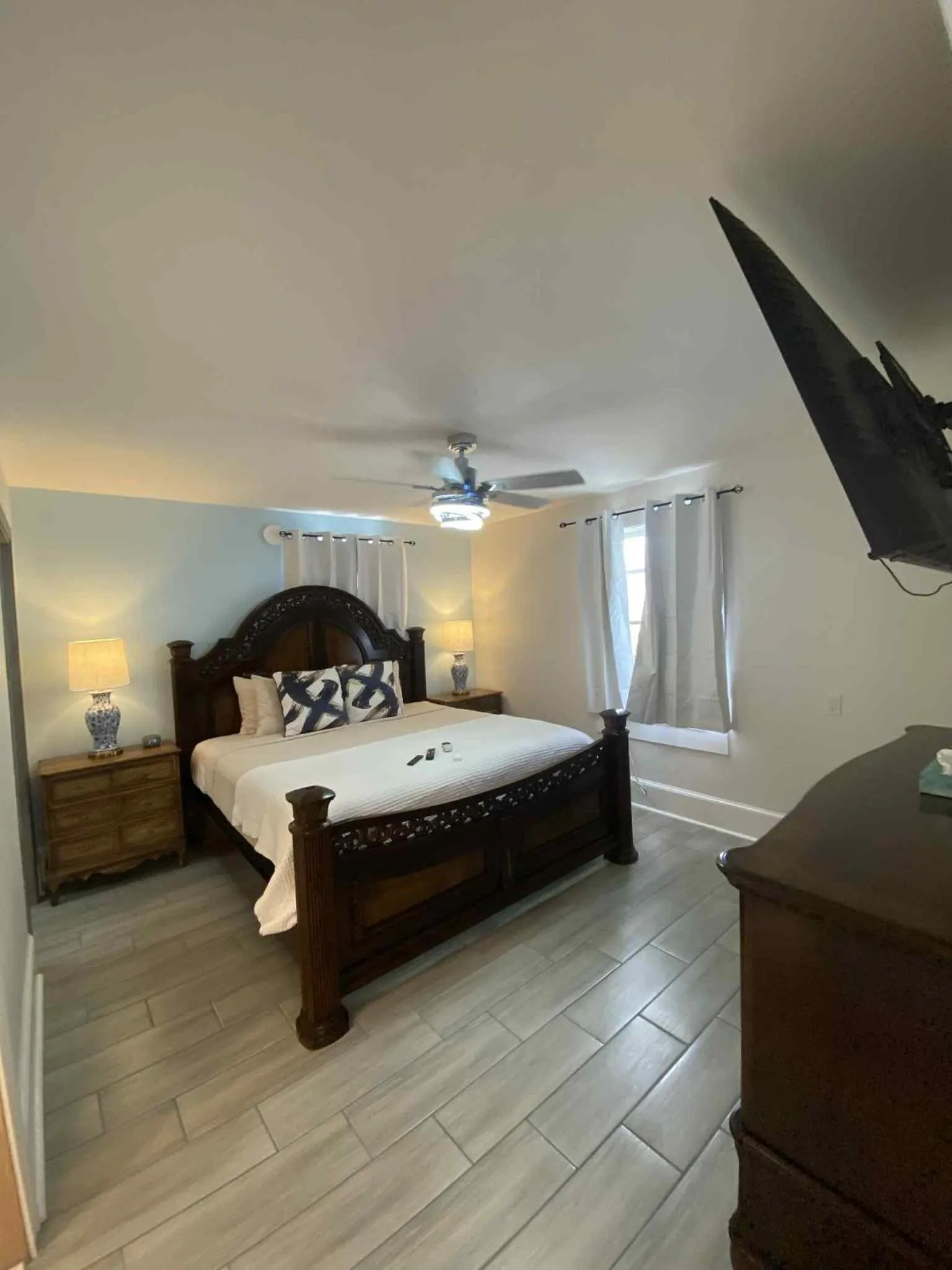 Bed in Casablanca Inn on the Bay