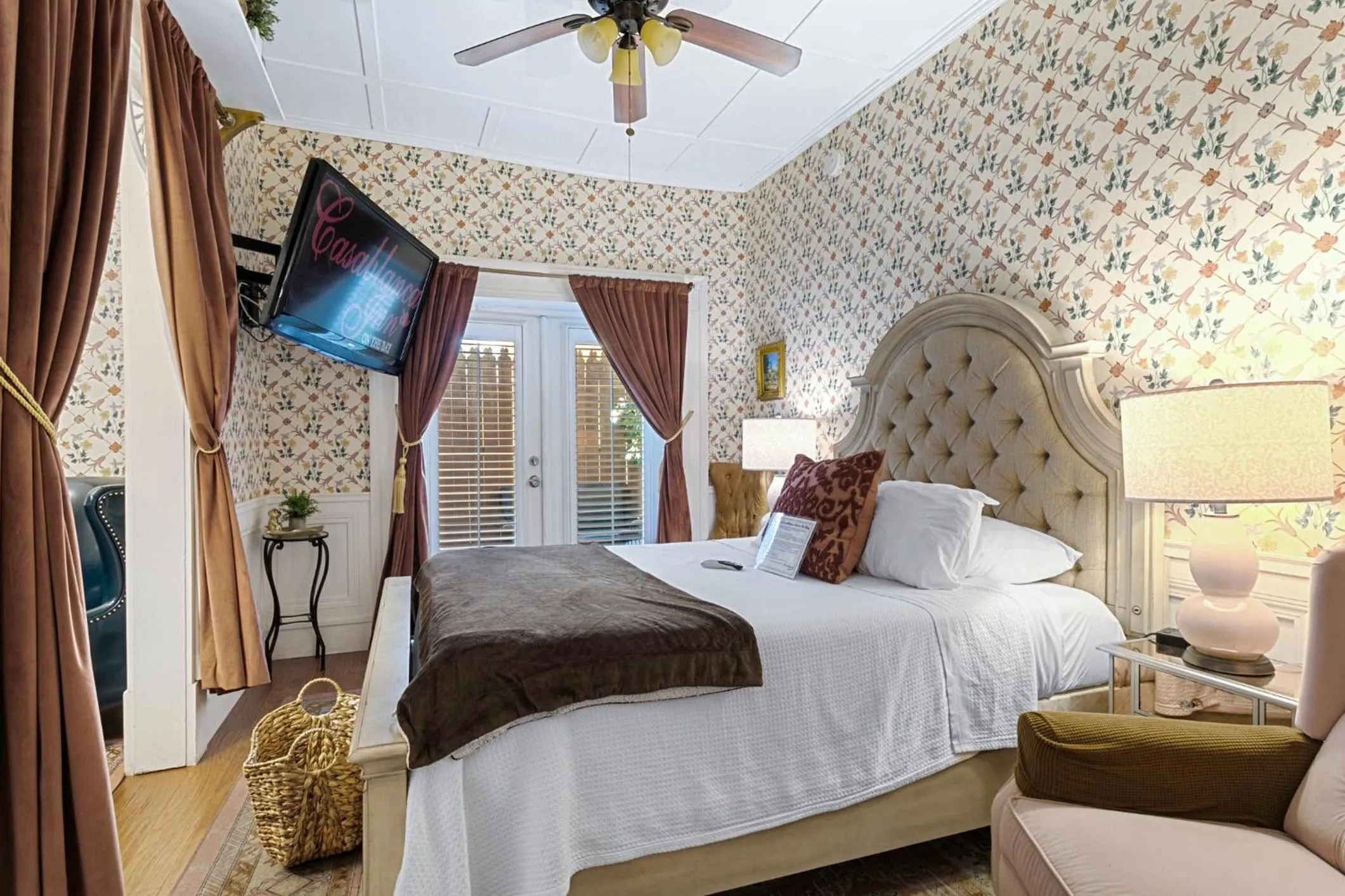 Bed in Casablanca Inn on the Bay