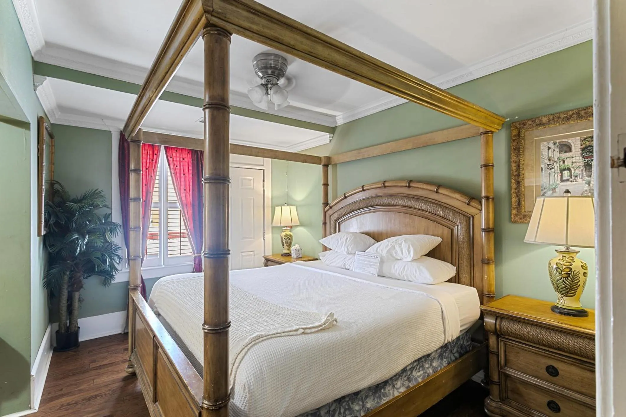 Bed in Casablanca Inn on the Bay