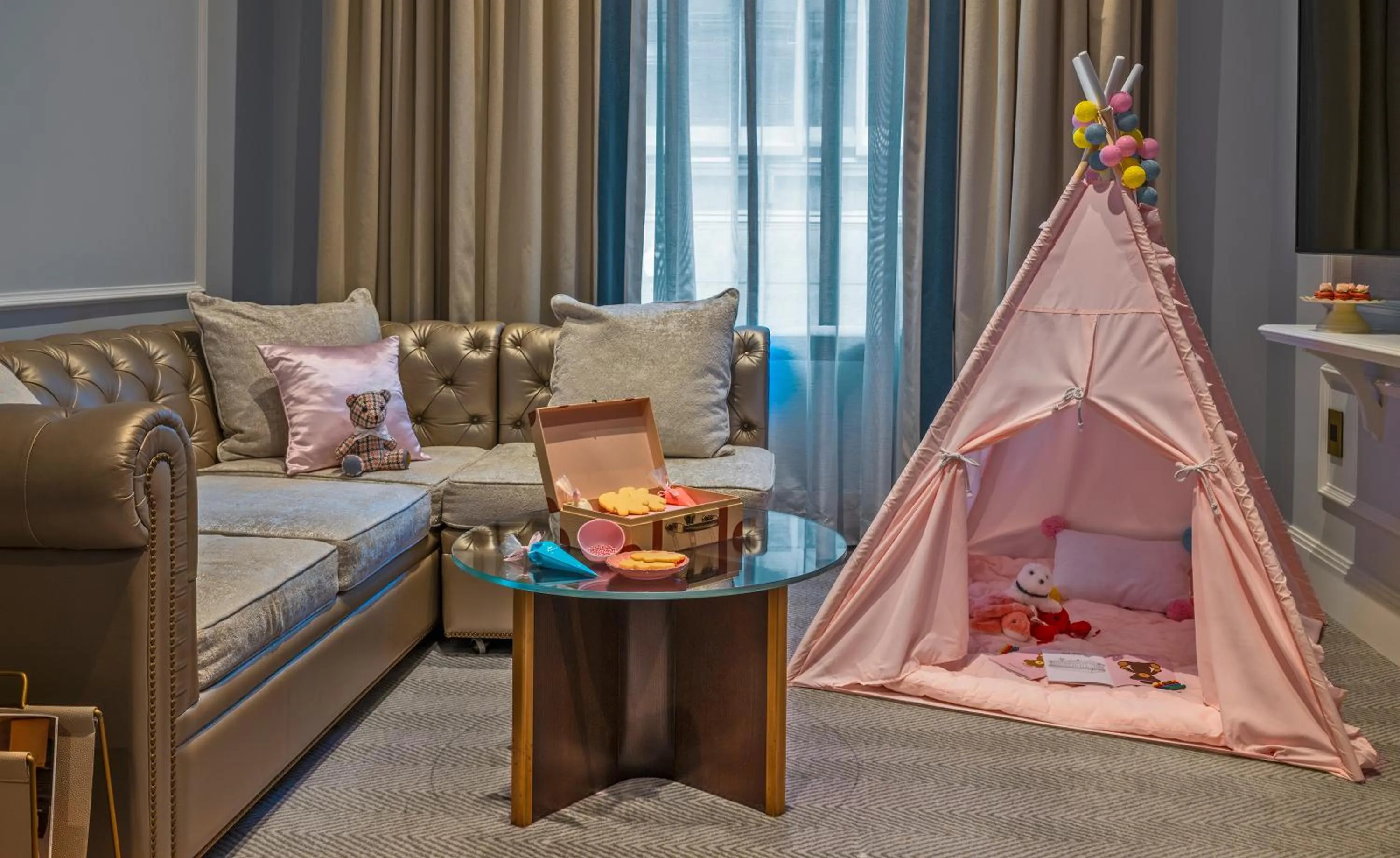 Living room in The Langham, Boston