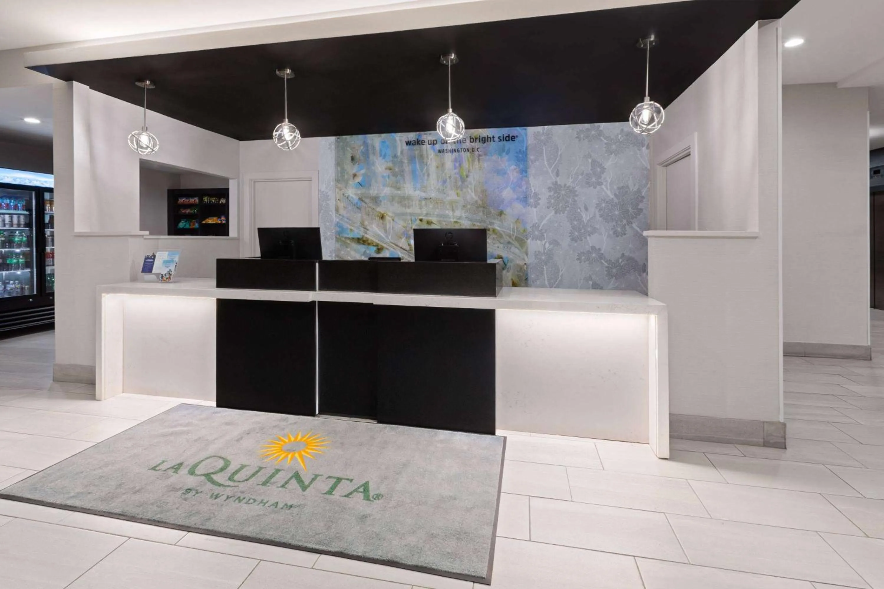 Lobby or reception in Holiday Inn Express & Suites Washington DC - NoMA by IHG