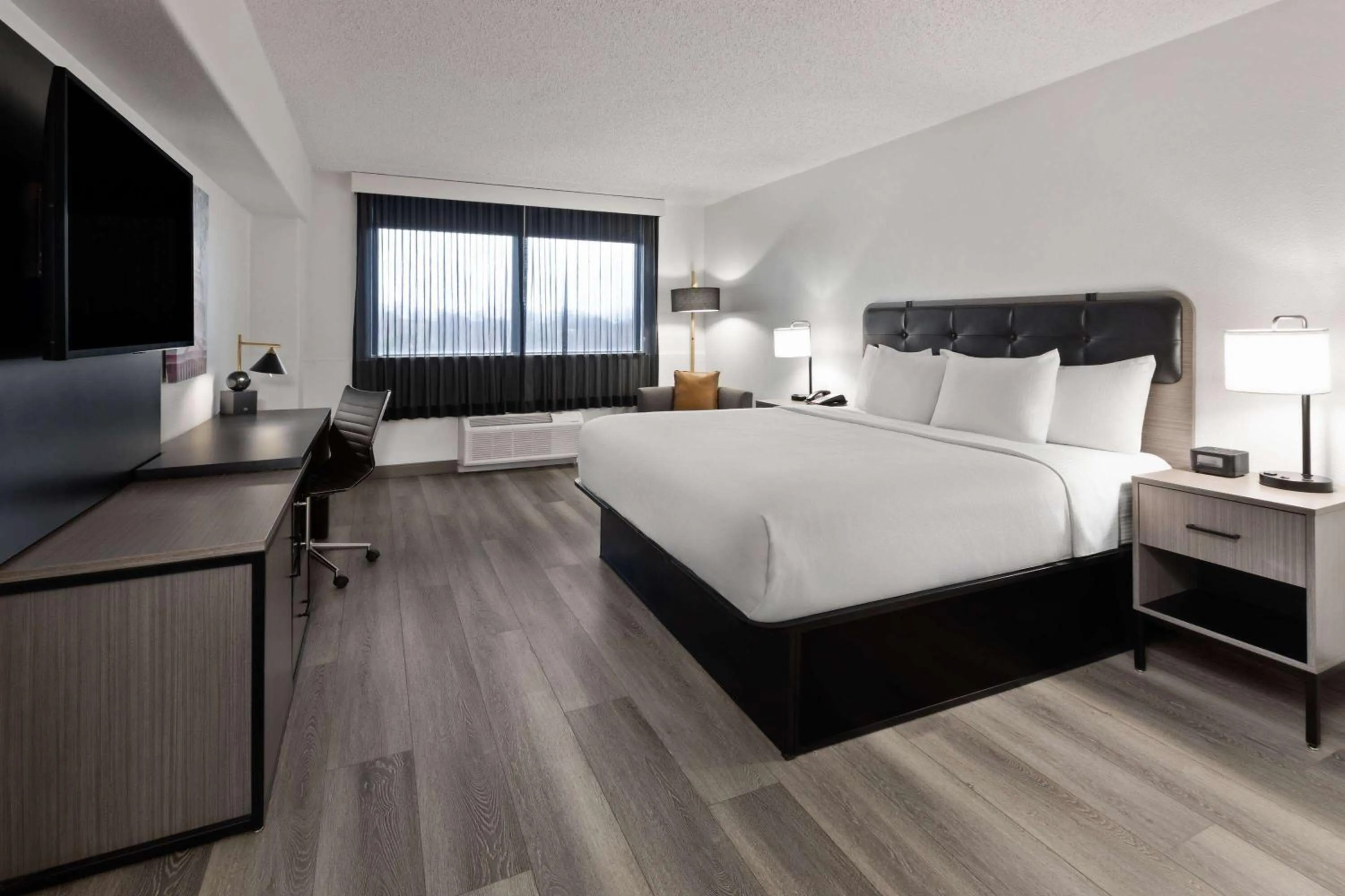 Photo of the whole room in Holiday Inn Express & Suites Washington DC - NoMA by IHG