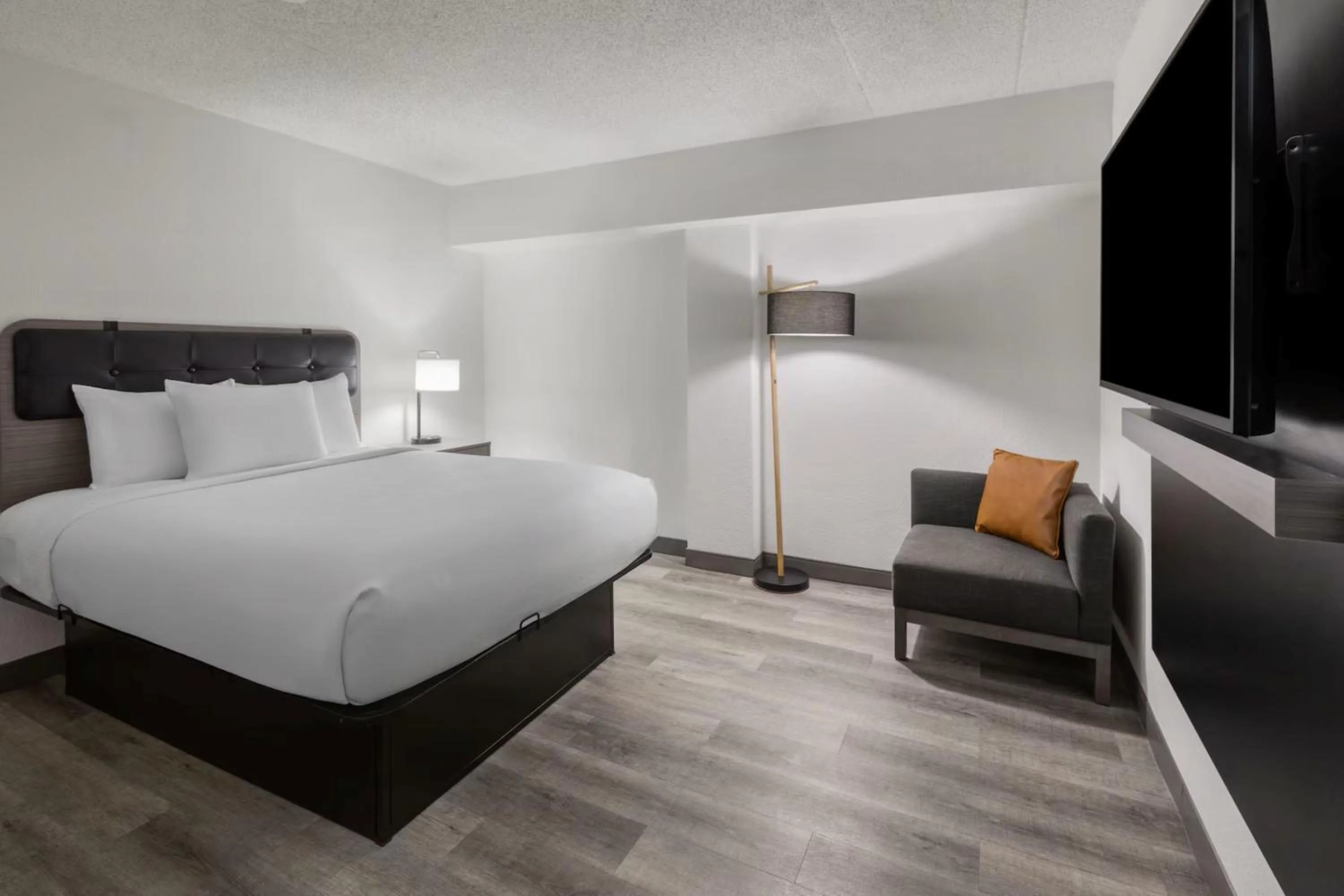 Photo of the whole room, Bed in Holiday Inn Express & Suites Washington DC - NoMA by IHG