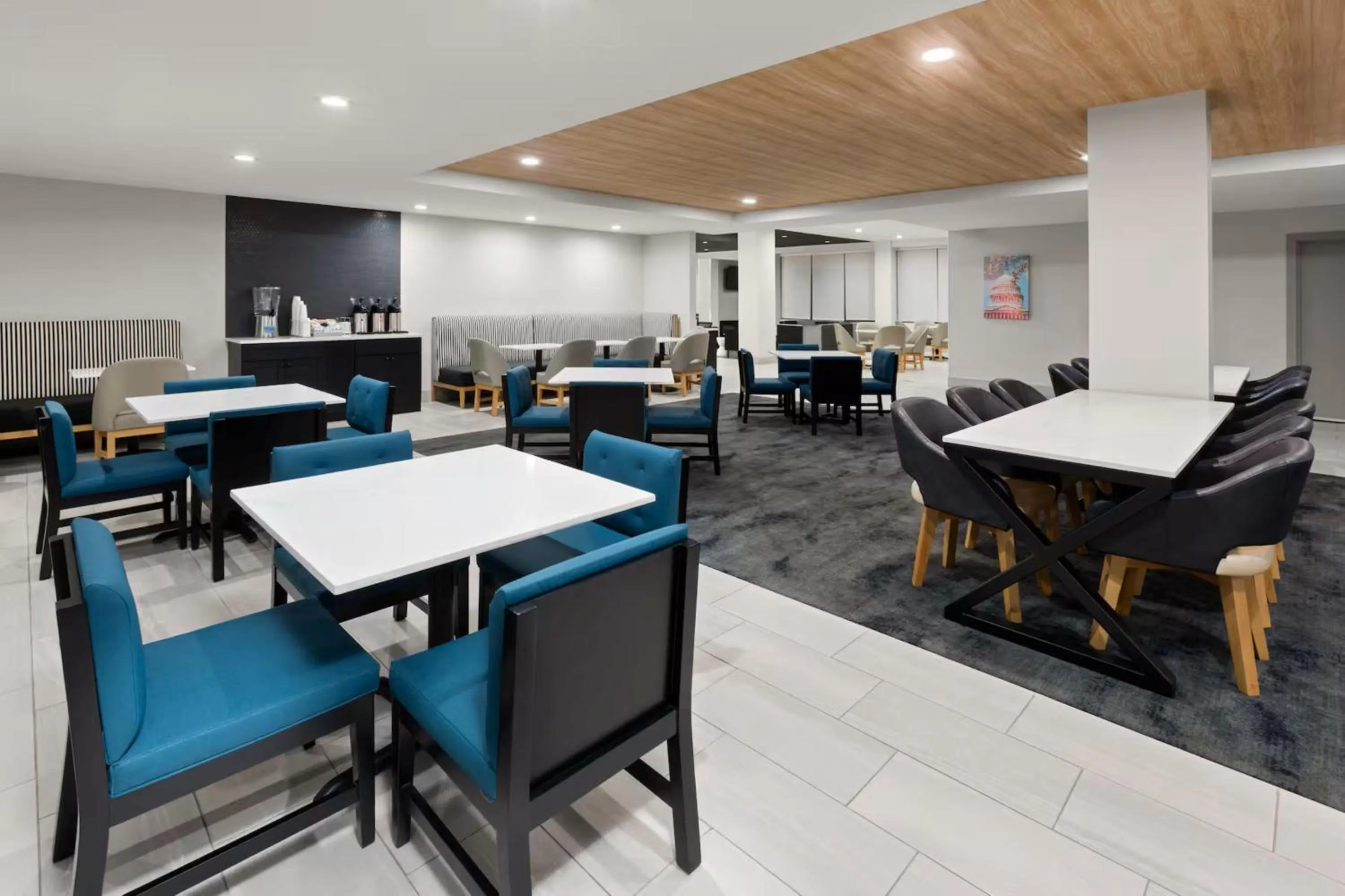 Breakfast in Holiday Inn Express & Suites Washington DC - NoMA by IHG