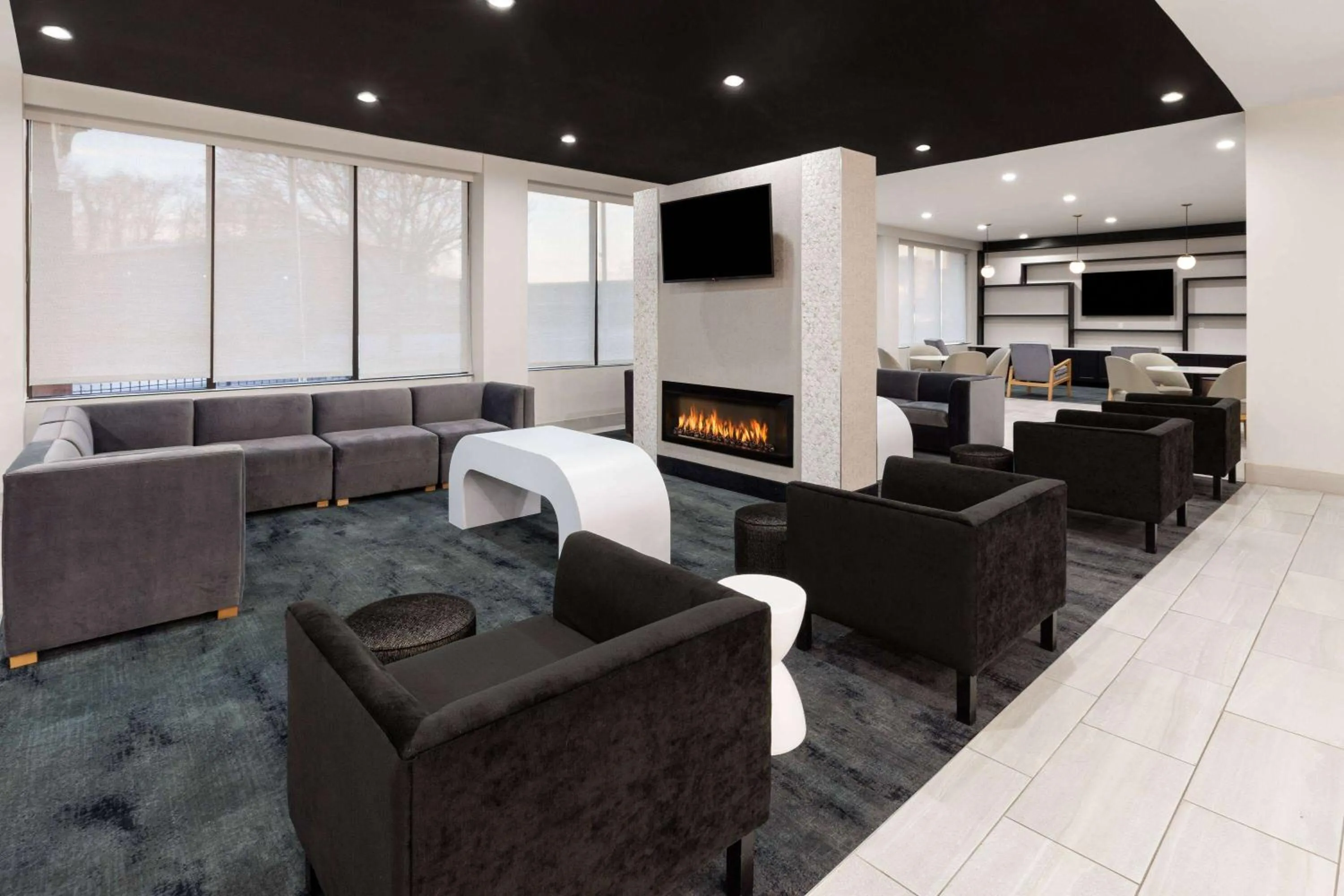 Lobby or reception in Holiday Inn Express & Suites Washington DC - NoMA by IHG