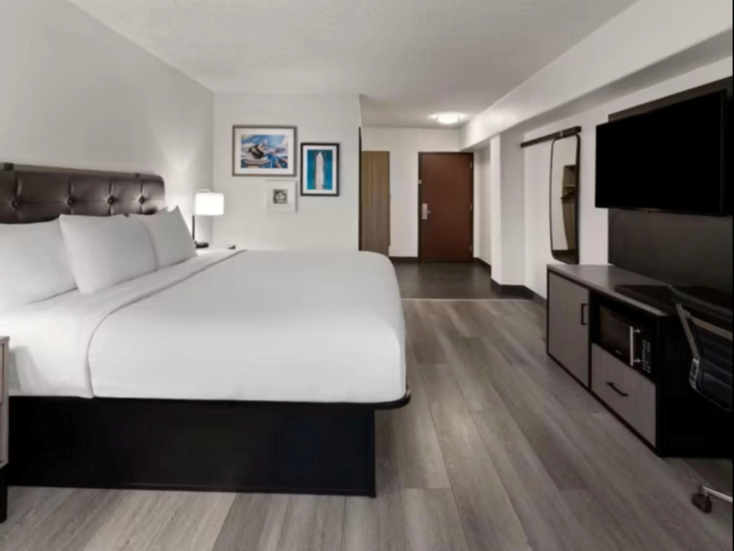 Photo of the whole room, Bed in Holiday Inn Express & Suites Washington DC - NoMA by IHG