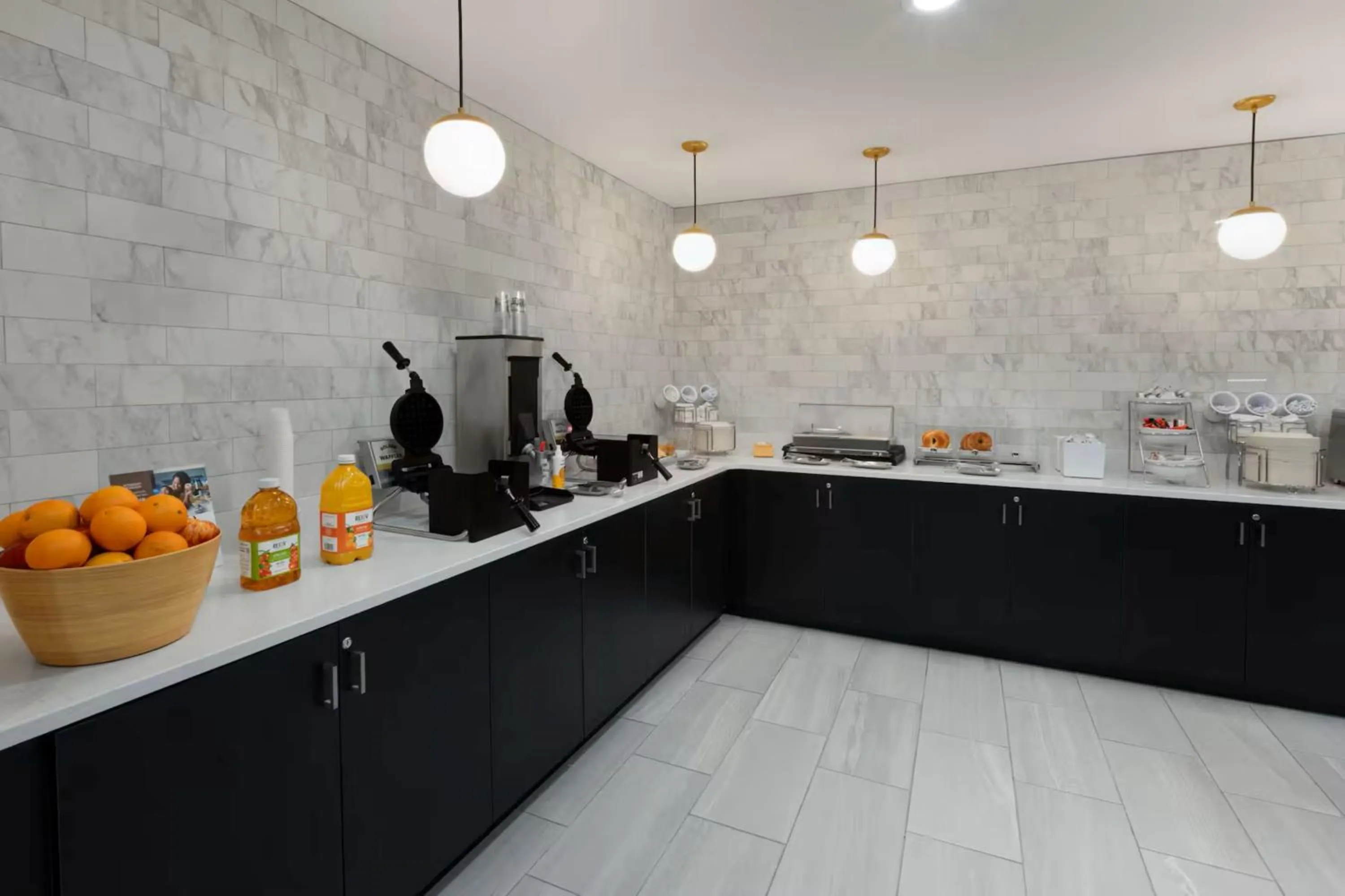 Breakfast in Holiday Inn Express & Suites Washington DC - NoMA by IHG