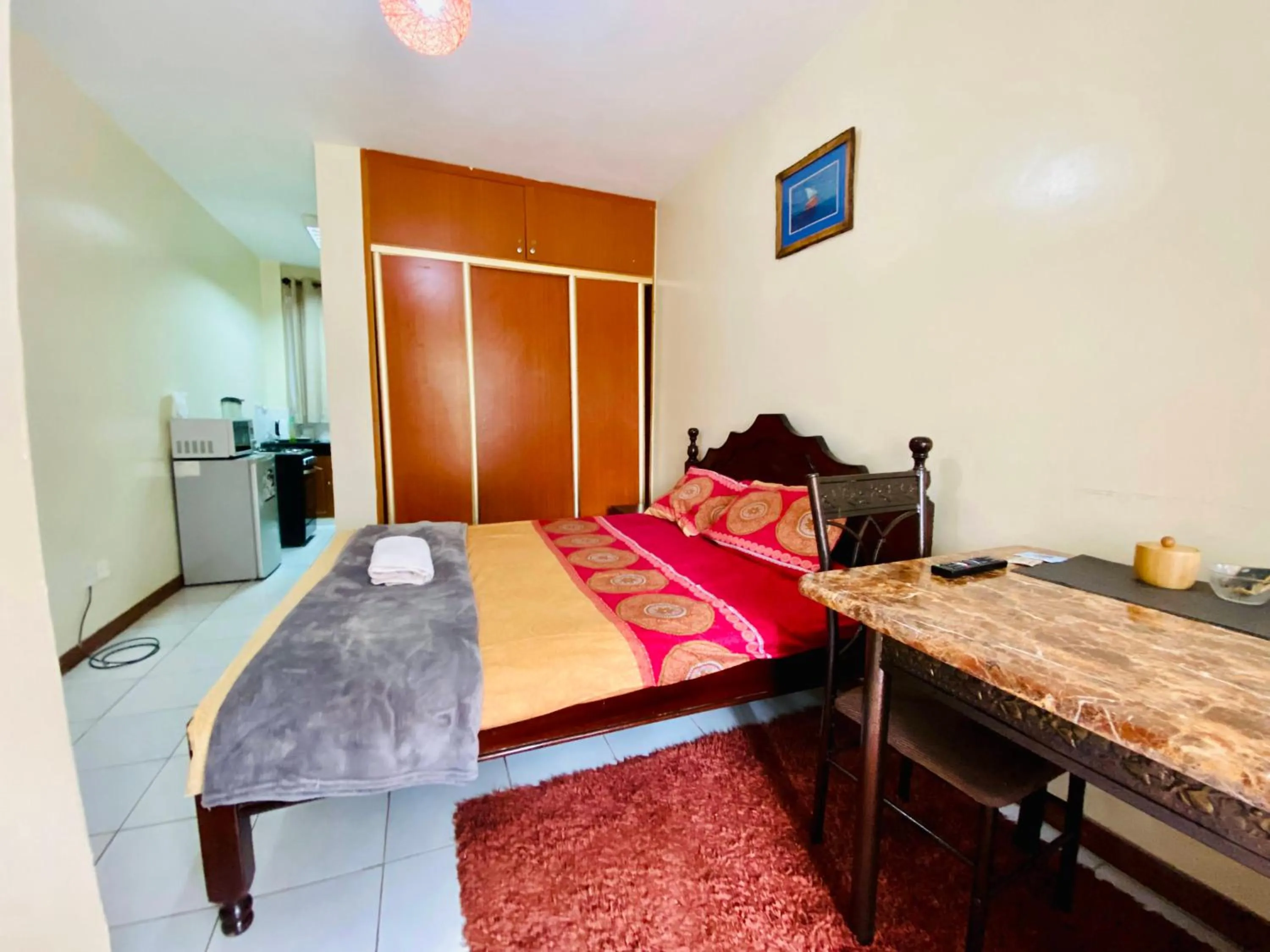 Photo of the whole room, Bed in Takdiri Homes