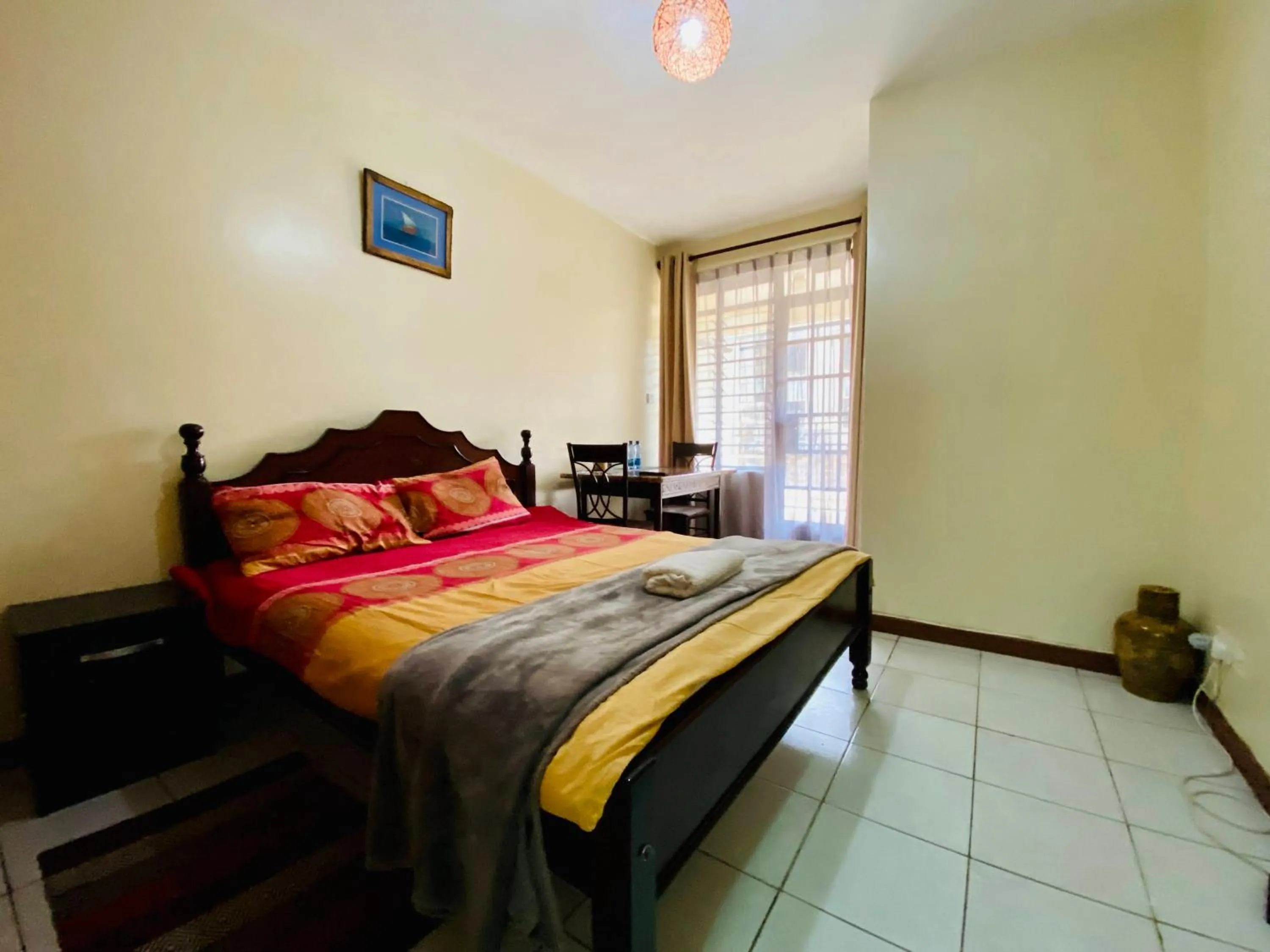 Photo of the whole room, Bed in Takdiri Homes