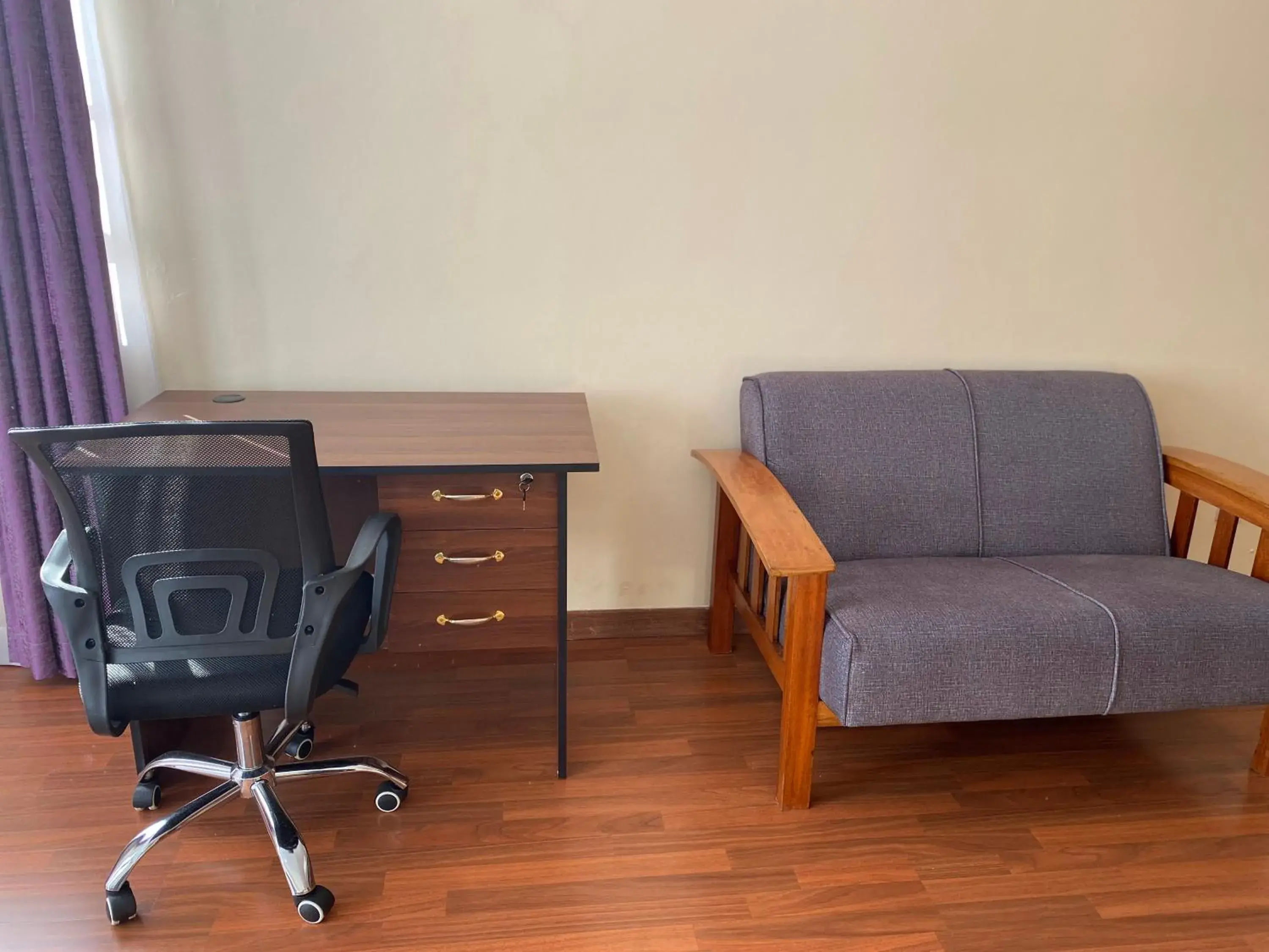 Deluxe Double Room with Bath in Takdiri Homes Deluxe Double Room with Bath in Takdiri Homes