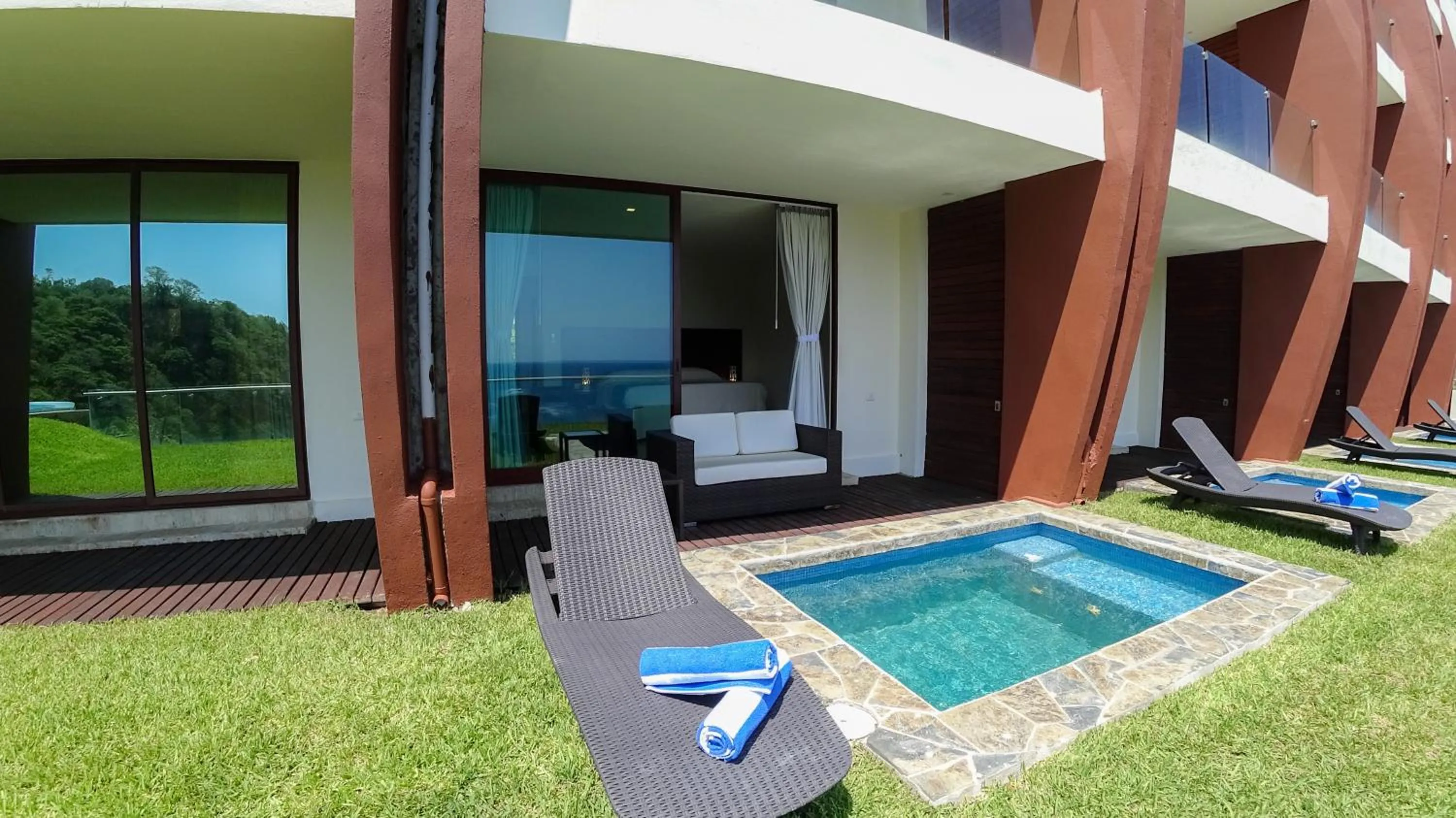 Garden in Pacific King Hotel