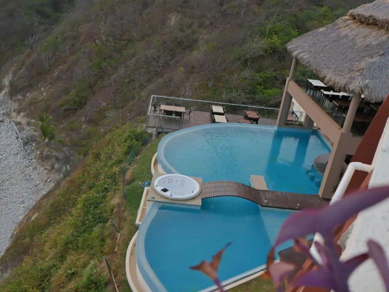 Swimming pool in Pacific King Hotel