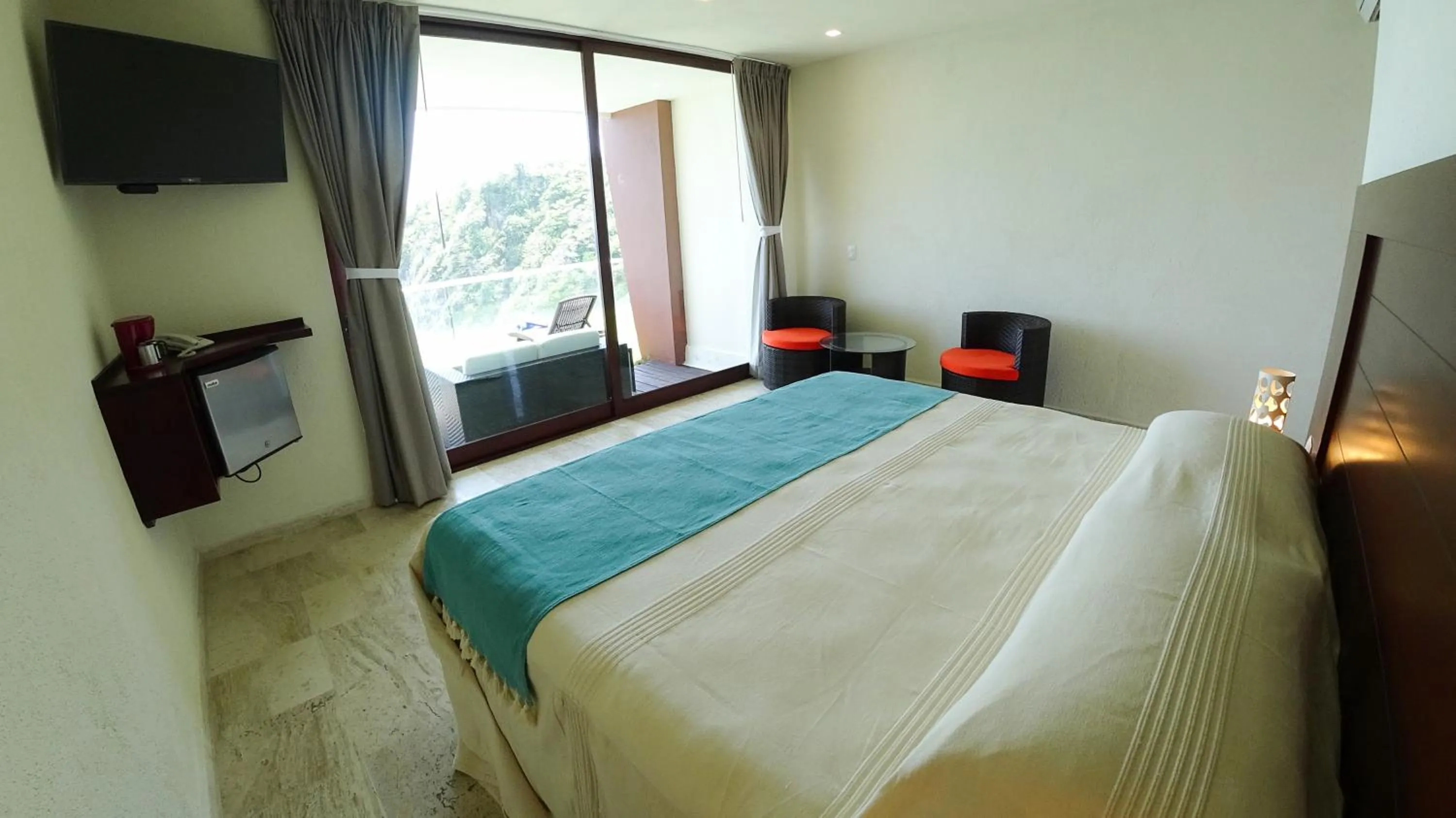 Photo of the whole room, Bed in Pacific King Hotel