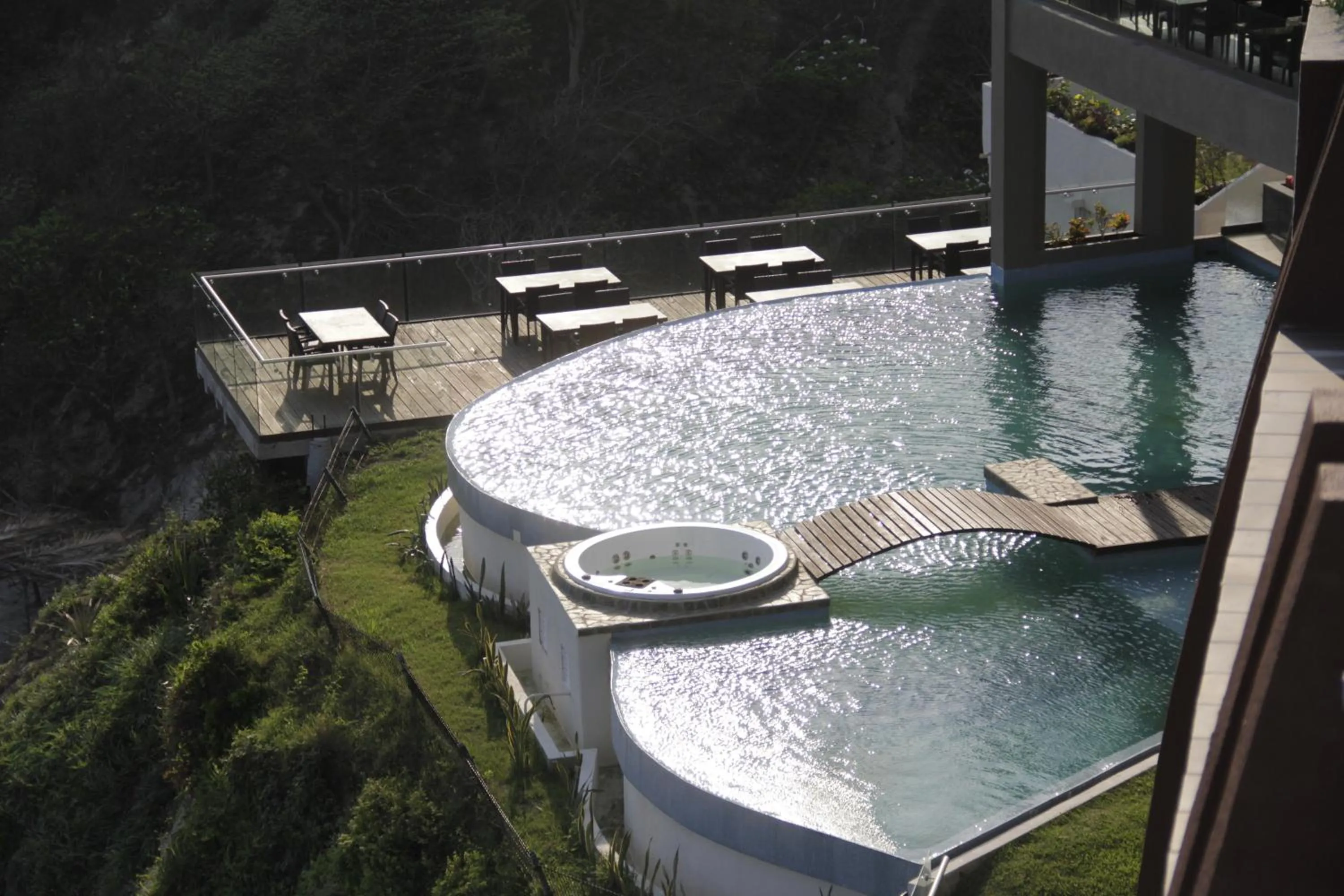 Hot Tub in Pacific King Hotel