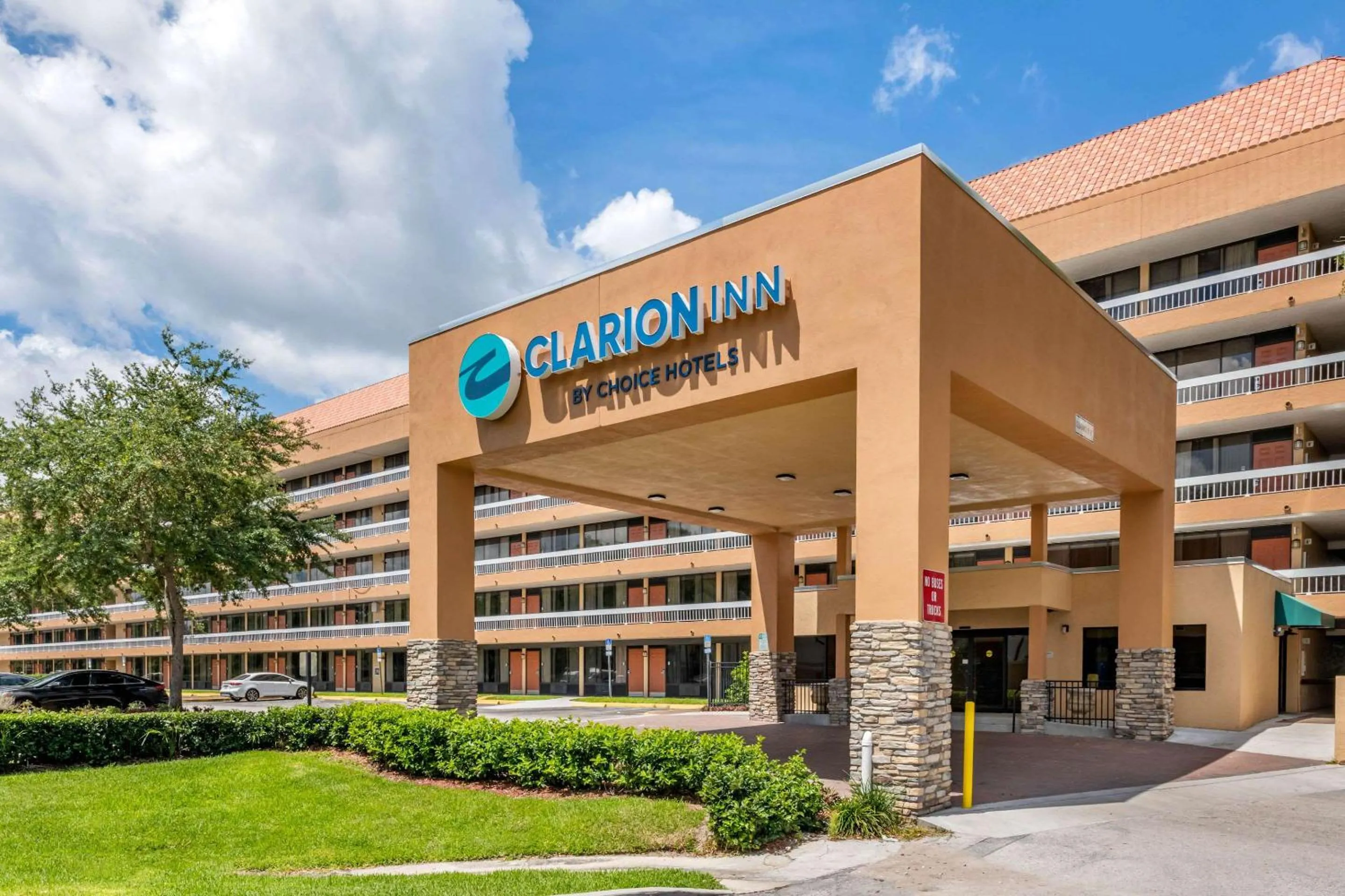 Property building in Clarion Inn Orlando International Drive - ICON Park