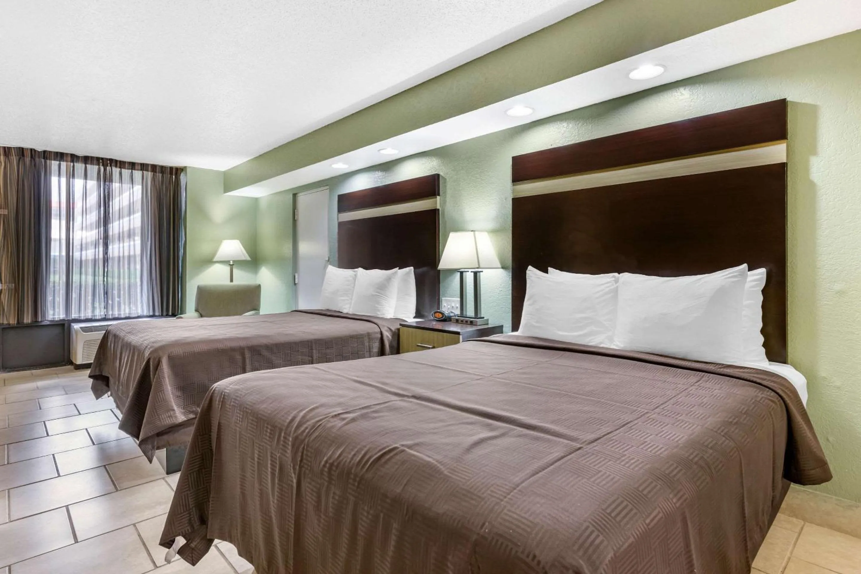 Bedroom, Bed in Clarion Inn Orlando International Drive - ICON Park