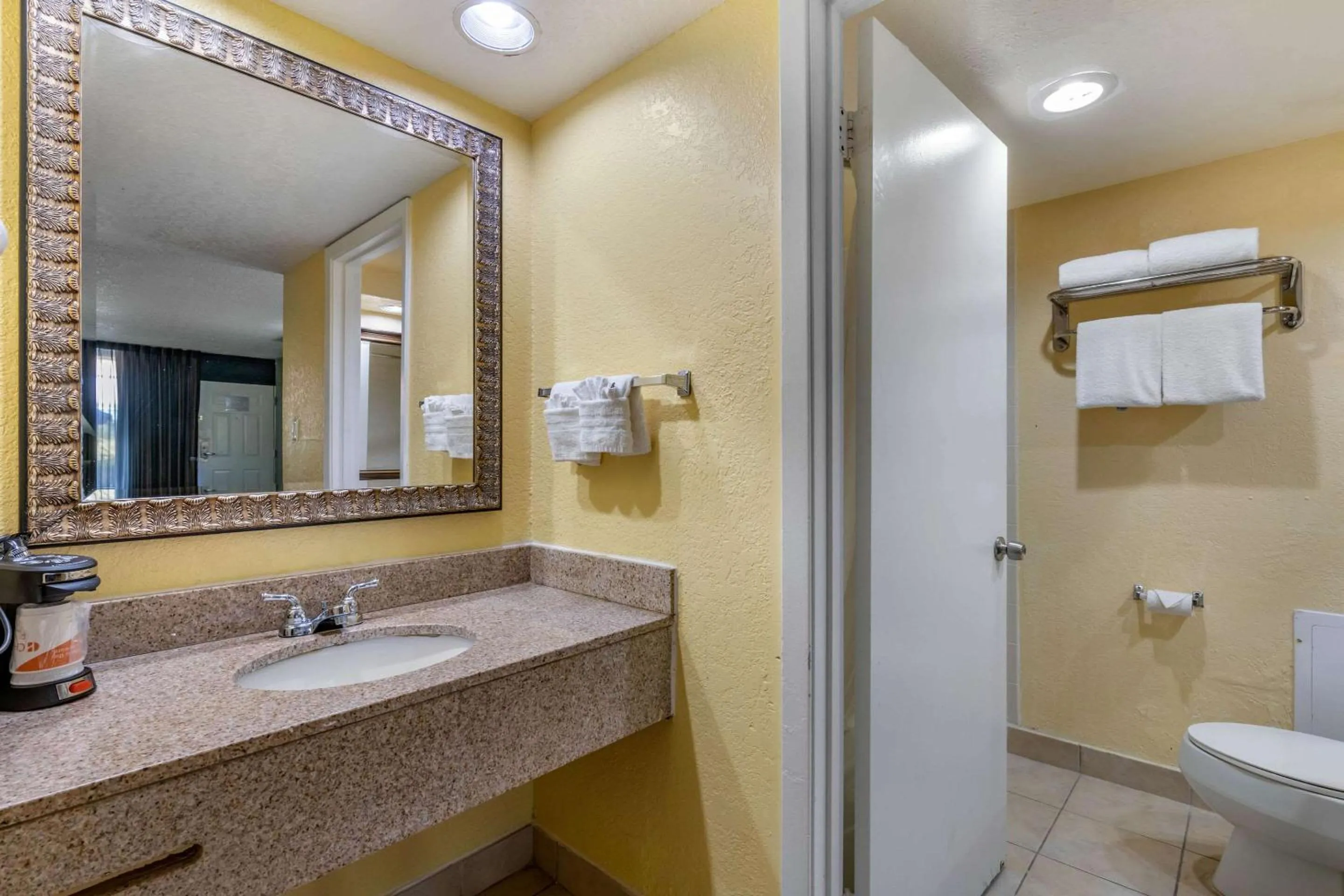 Bedroom in Clarion Inn Orlando International Drive - ICON Park