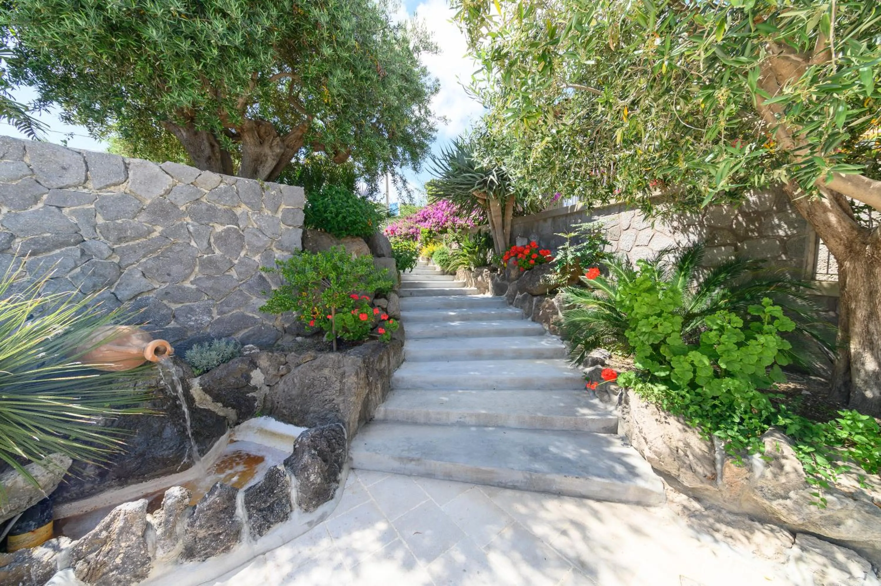 Facade/entrance in Sorgeto Garden