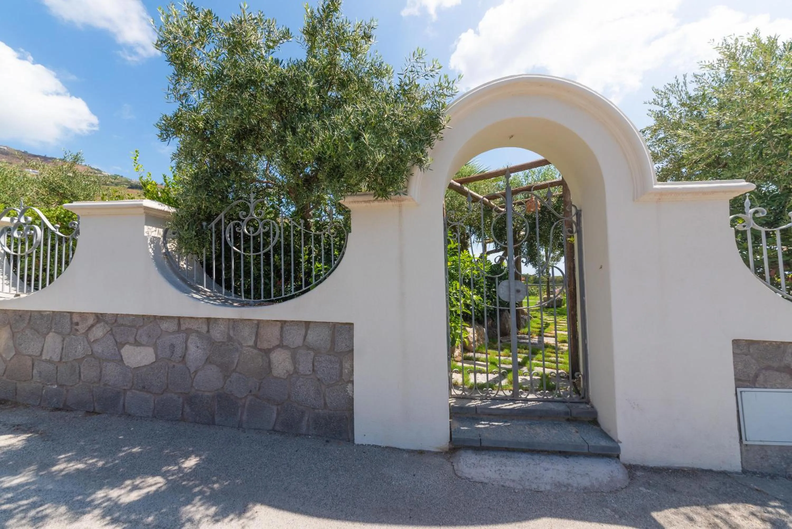 Property building in Sorgeto Garden